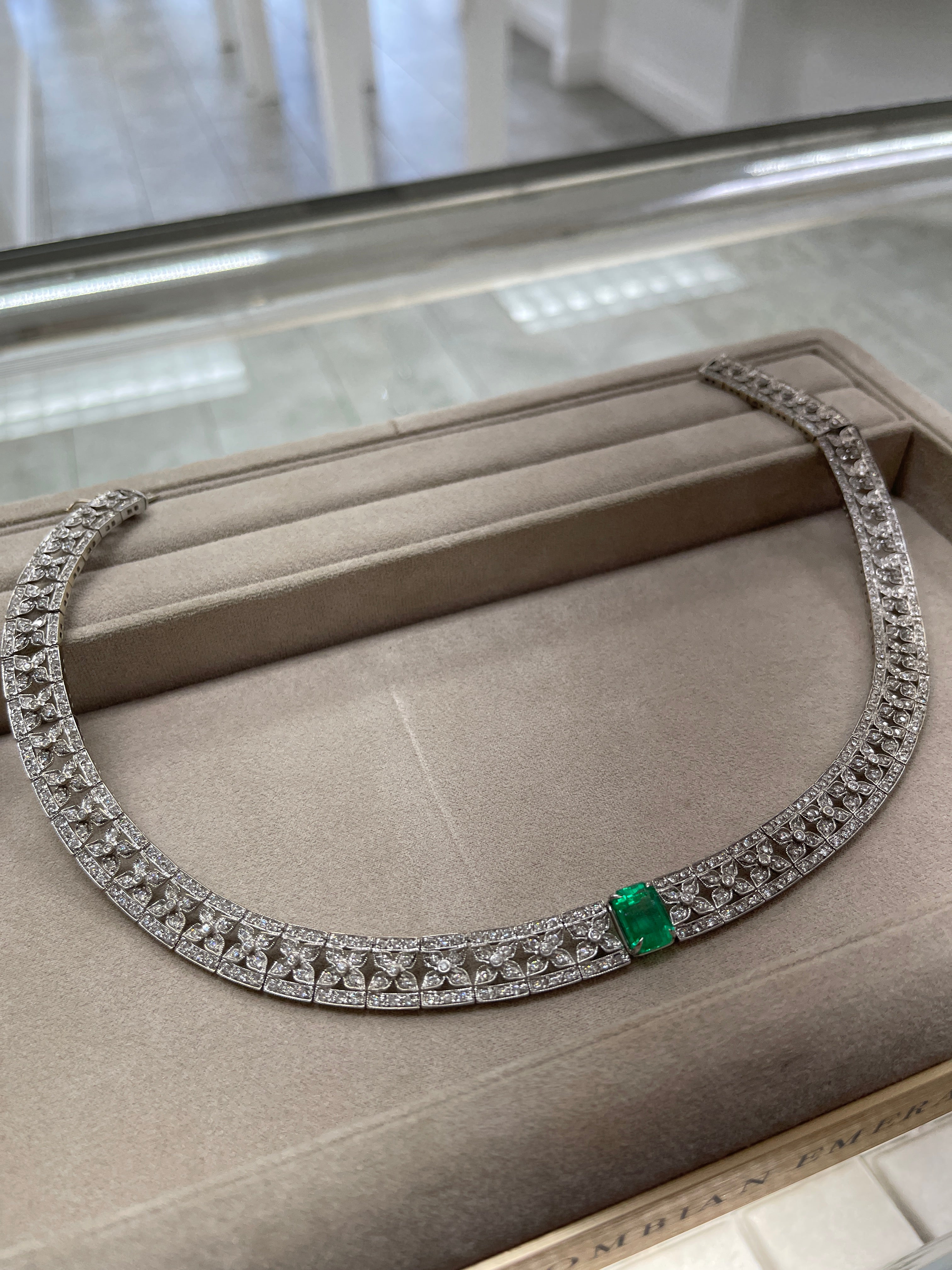 10.62tcw Minor Oil 18K Gold Royal Floral Diamond Statement Emerald Choker Necklace for Women - Elegant Wedding, Party & Evening Wear Jewelry Gift