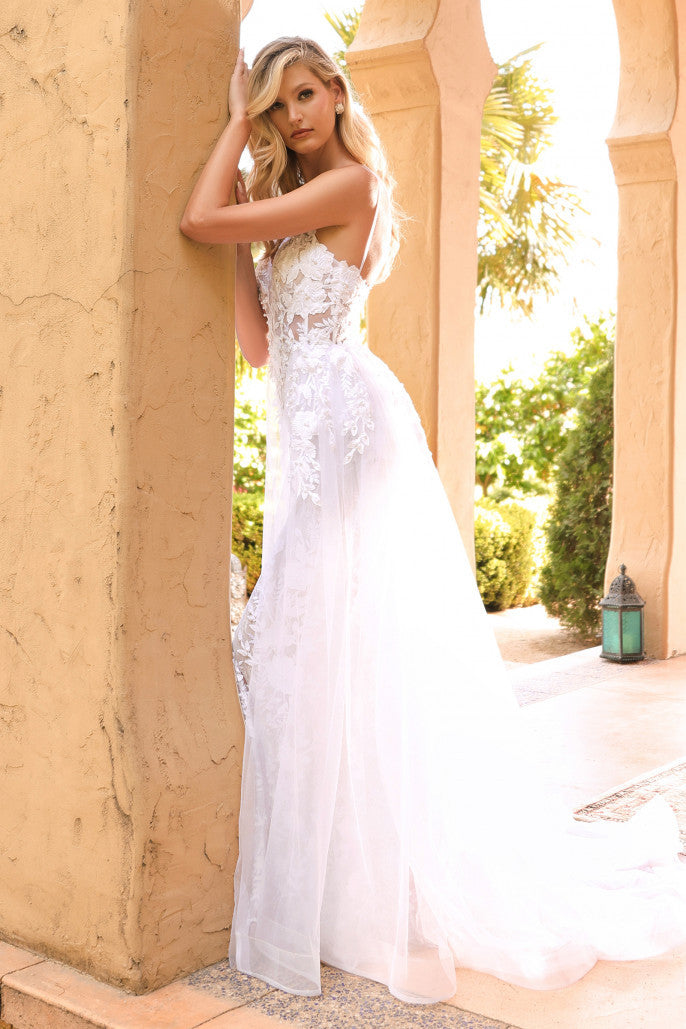 Elegant Darcy Gown in Off White - Perfect for Weddings, Prom & Formal Events | Luxury Evening Dress for Women