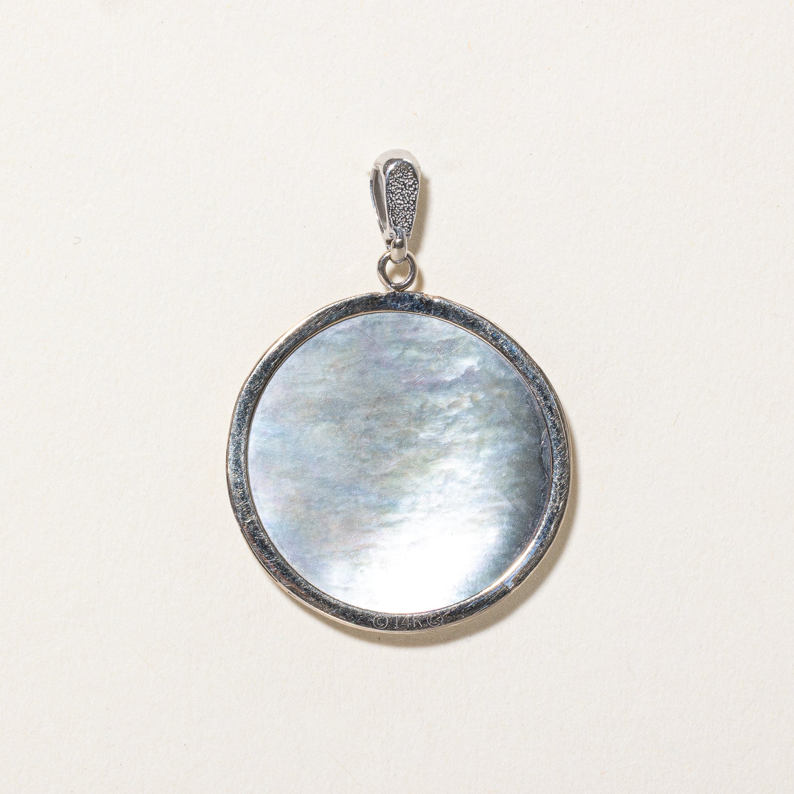 Exquisite Round Mother of Pearl Pendant Necklace - Natural Shell Jewelry for Women - Perfect for Weddings, Parties & Everyday Elegance