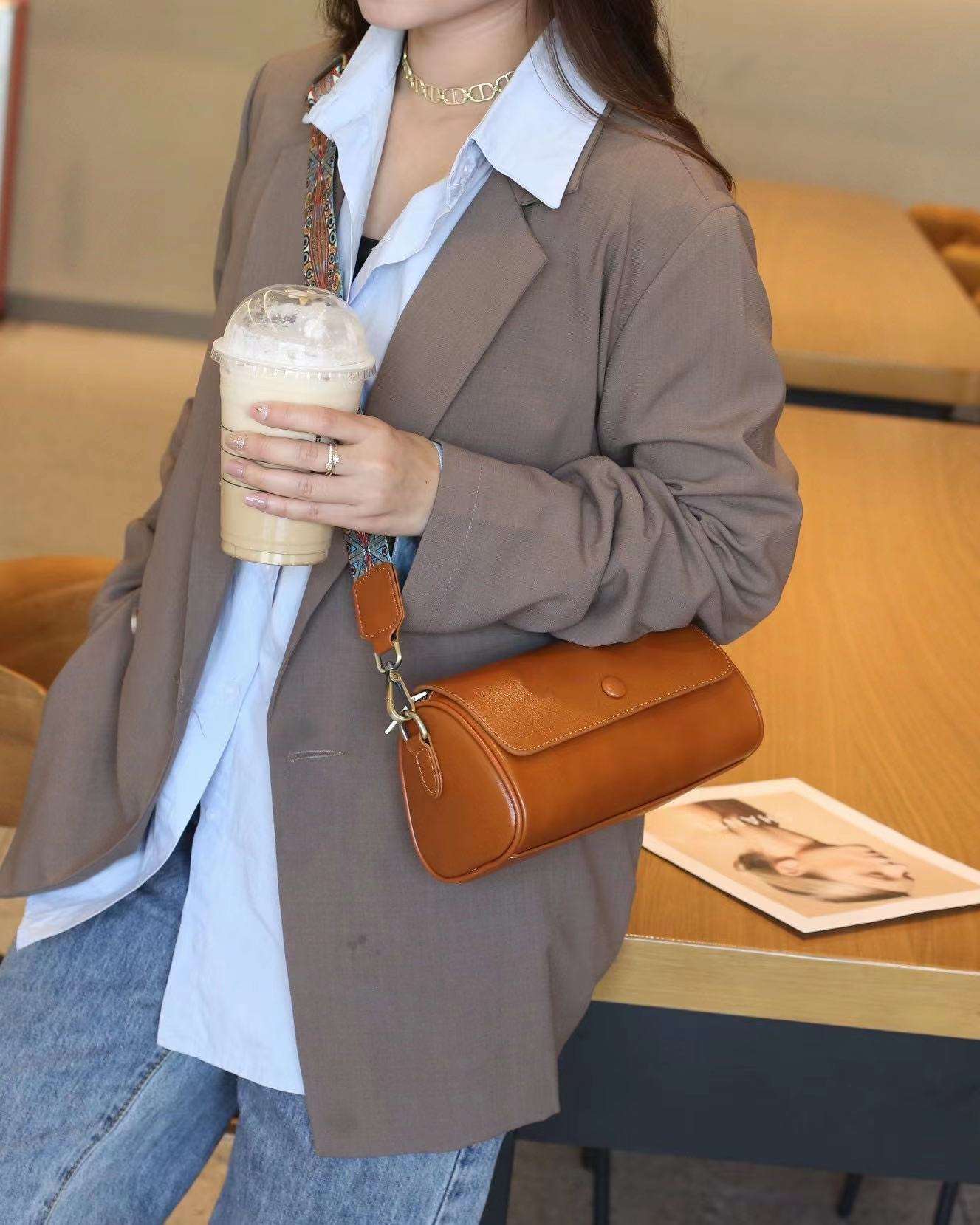 Stylish Women's Circular Crossbody Bag - Fashionable Leather Shoulder Purse for Everyday Use, Travel & Date Nights
