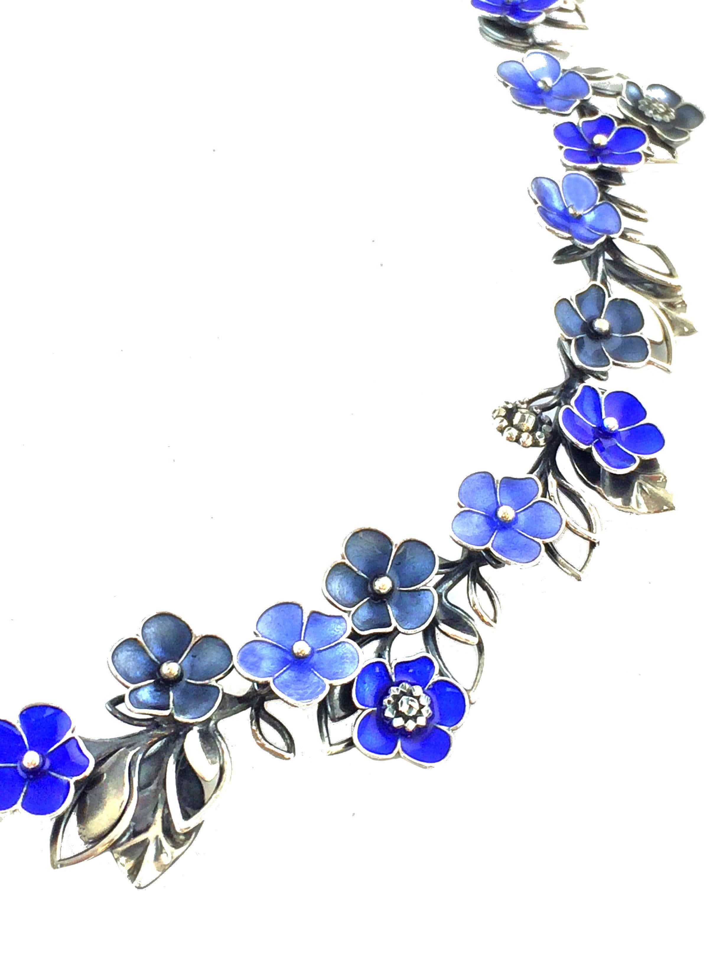 Bottega Veneta Floral Collar Necklace for Women - Elegant Gold-Tone Statement Jewelry for Parties, Weddings & Special Occasions