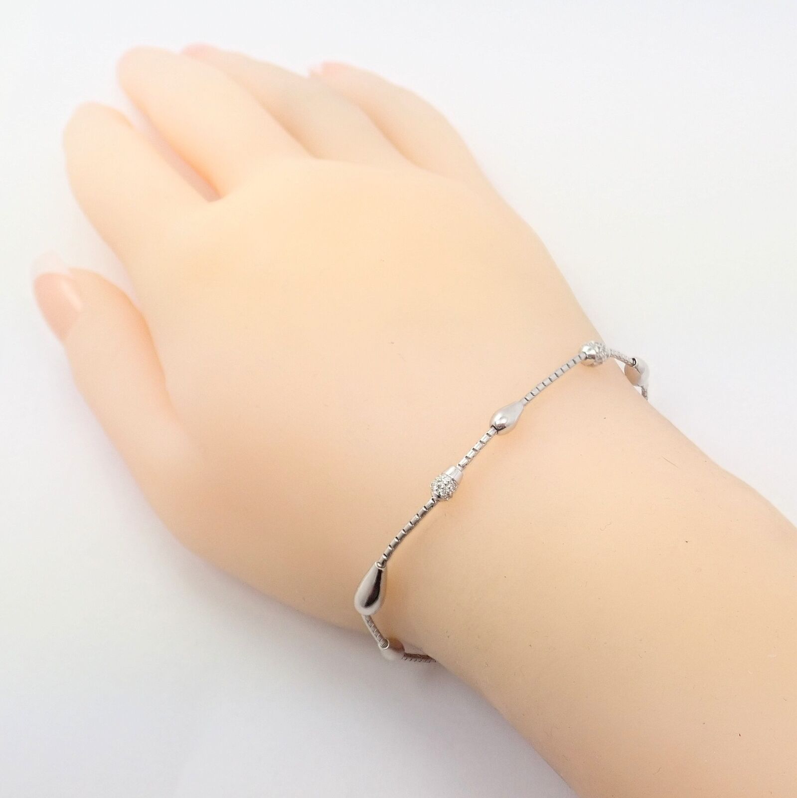 Authentic H. Stern 18k White Gold Diamond Teardrop Bracelet - Luxury Jewelry for Women, Elegant Gift for Anniversary & Special Occasions