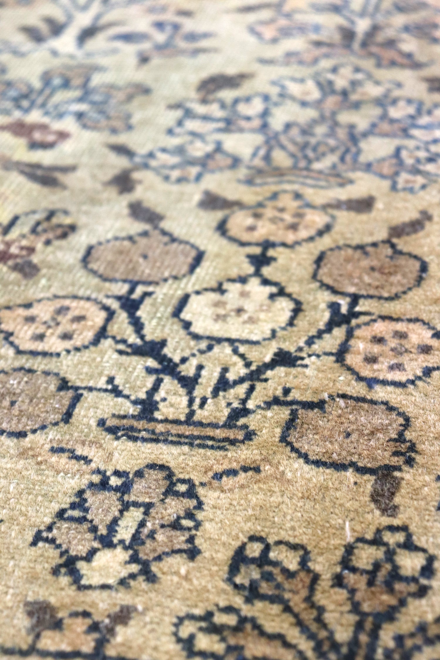 Antique Tabriz Handwoven Traditional Persian Rug - J66204 | Perfect for Living Room, Bedroom & Home Decor