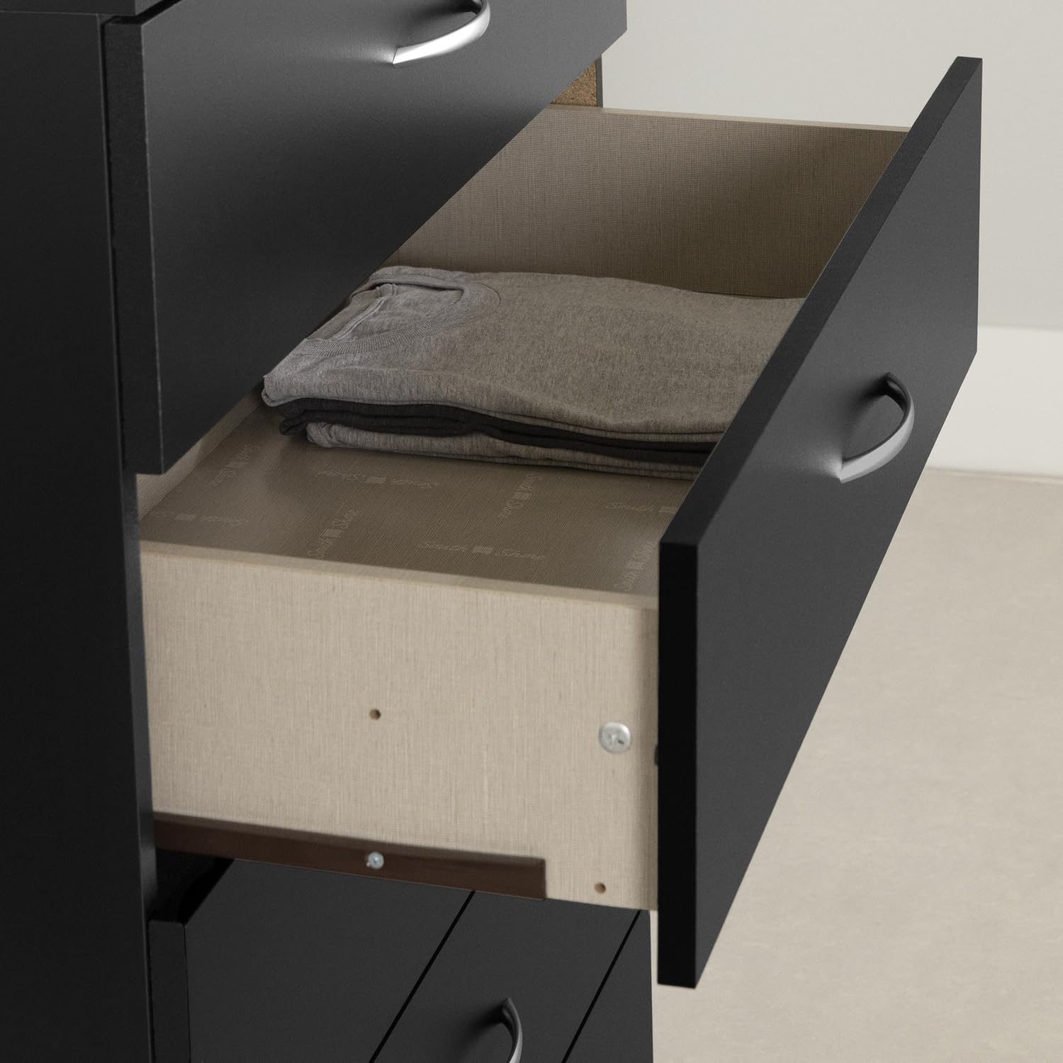 South Shore Step One 5-Drawer Chest in Pure Black - Modern Dresser for Bedroom, Nursery & Closet Organization - Space Saving Storage Solution