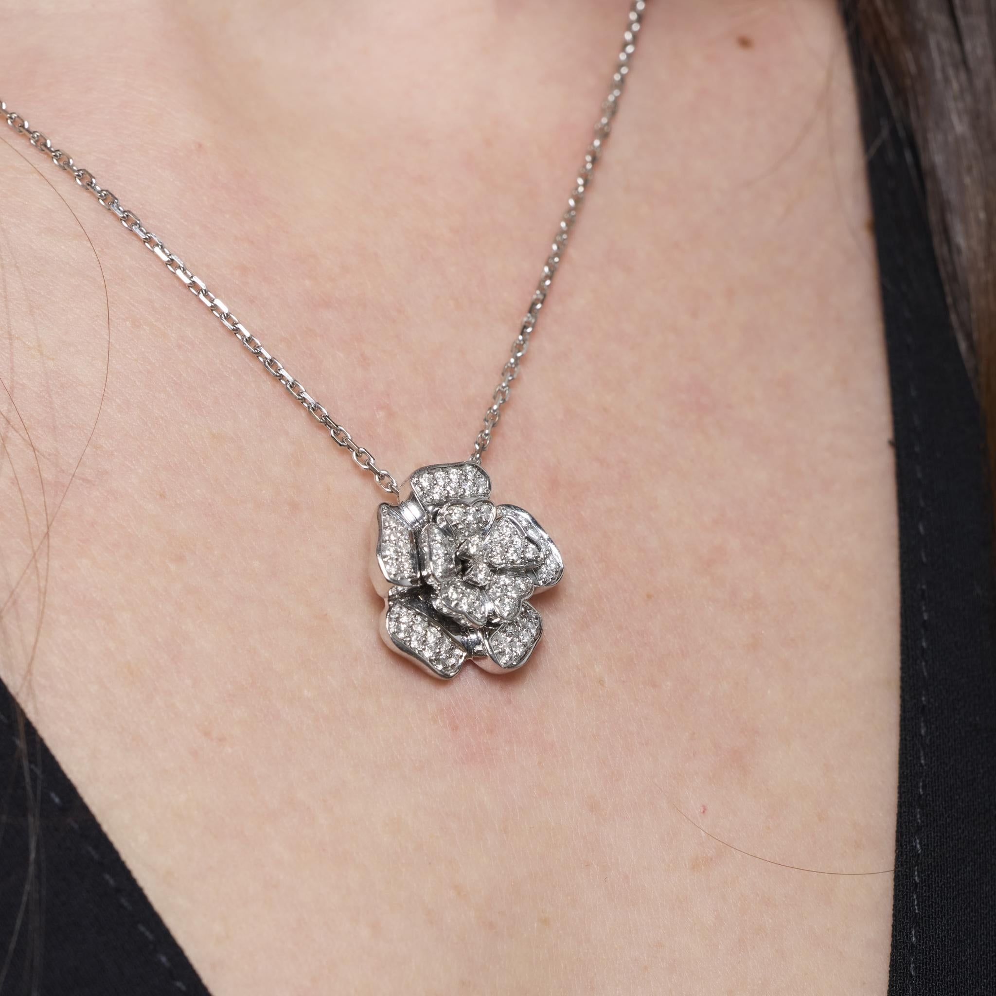 Vintage Diamond 18K White Gold Flower Pendant Necklace - Elegant Jewelry Gift for Women, Perfect for Weddings, Anniversaries & Special Occasions