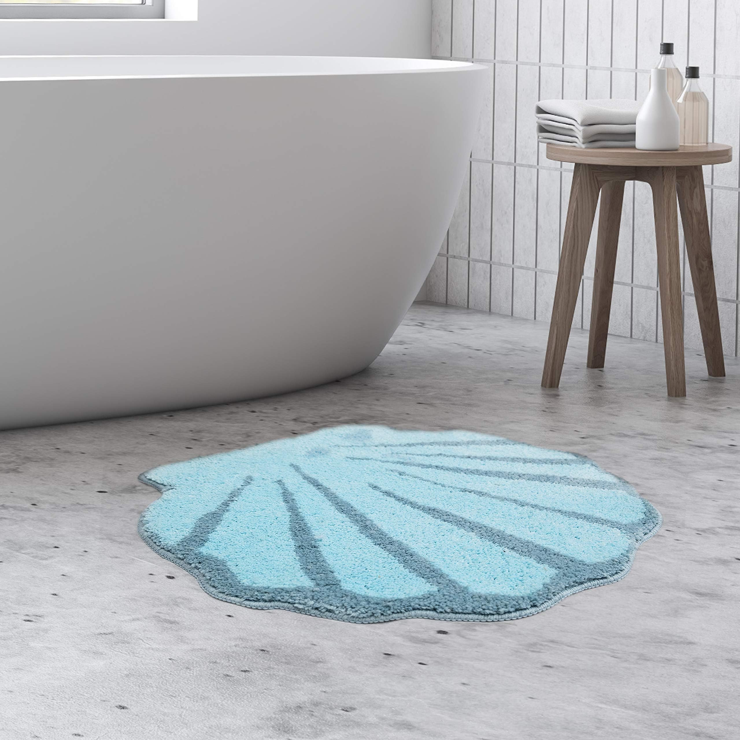 Cute Seashell Bath Mat - Plush Non-Slip Absorbent Bathroom Rug for Beach Themed Decor, Aqua Blue Washable Bathtub Mat - Perfect for Coastal Bathrooms, Kids' Rooms & Vacation Homes