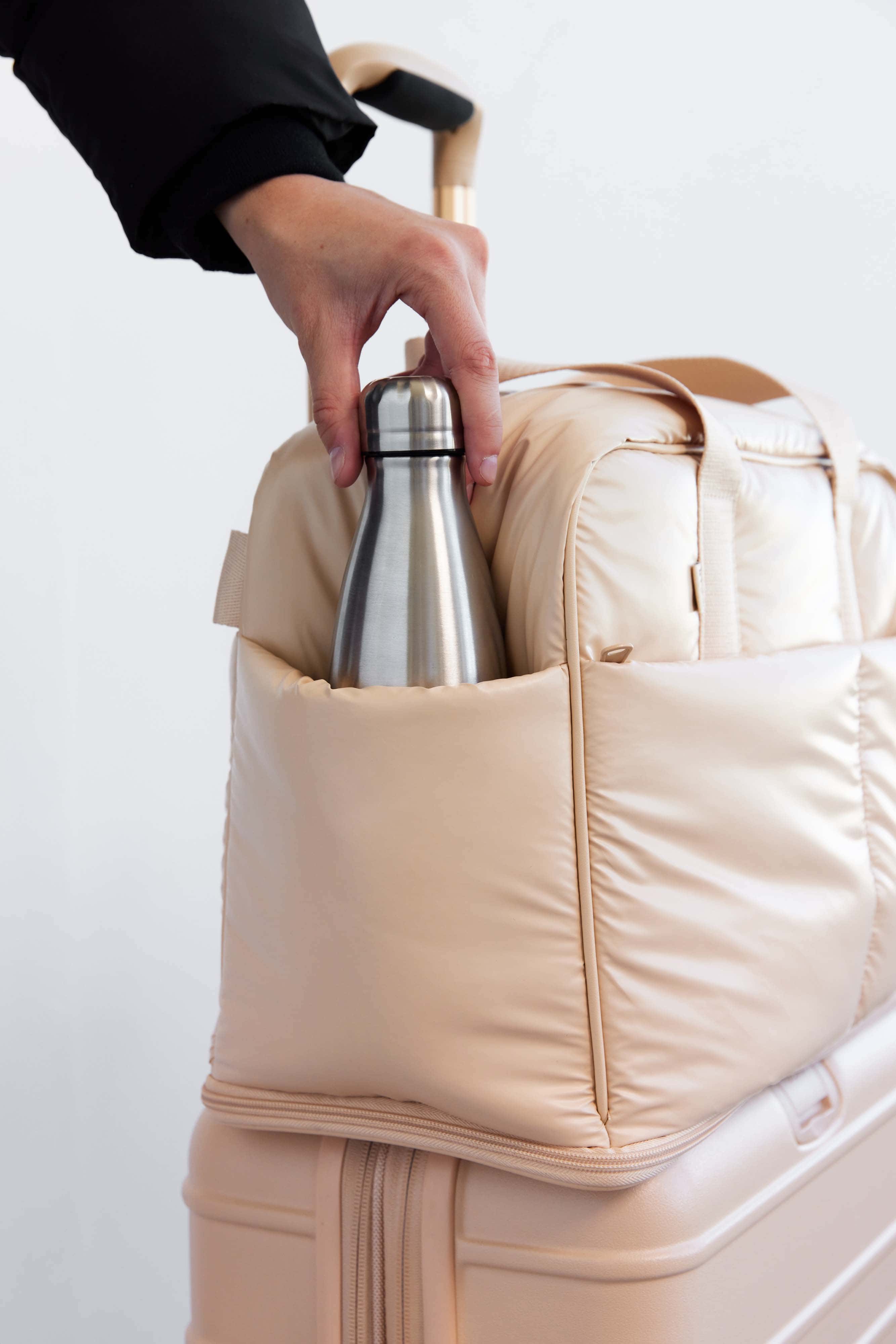 Expandable Beige Duffle Bag - Lightweight Travel Duffel with Adjustable Straps for Gym, Weekend Trips & Outdoor Adventures