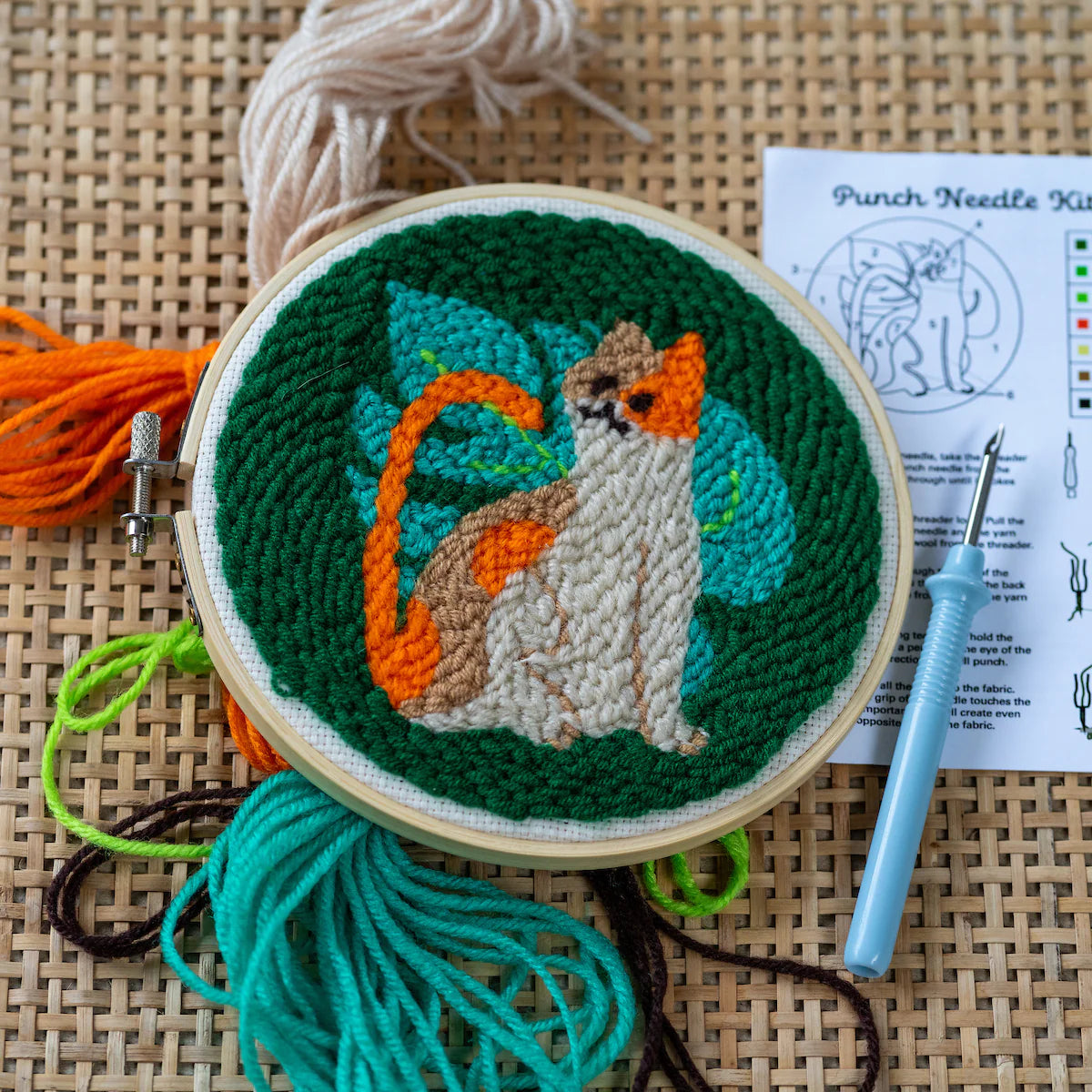 DIY Cat Punch Needle Kit for Beginners - Complete Embroidery Craft Set with Wool Yarn, Needles & Hoop - Perfect for Home Decor, Wall Art & Handmade Gifts