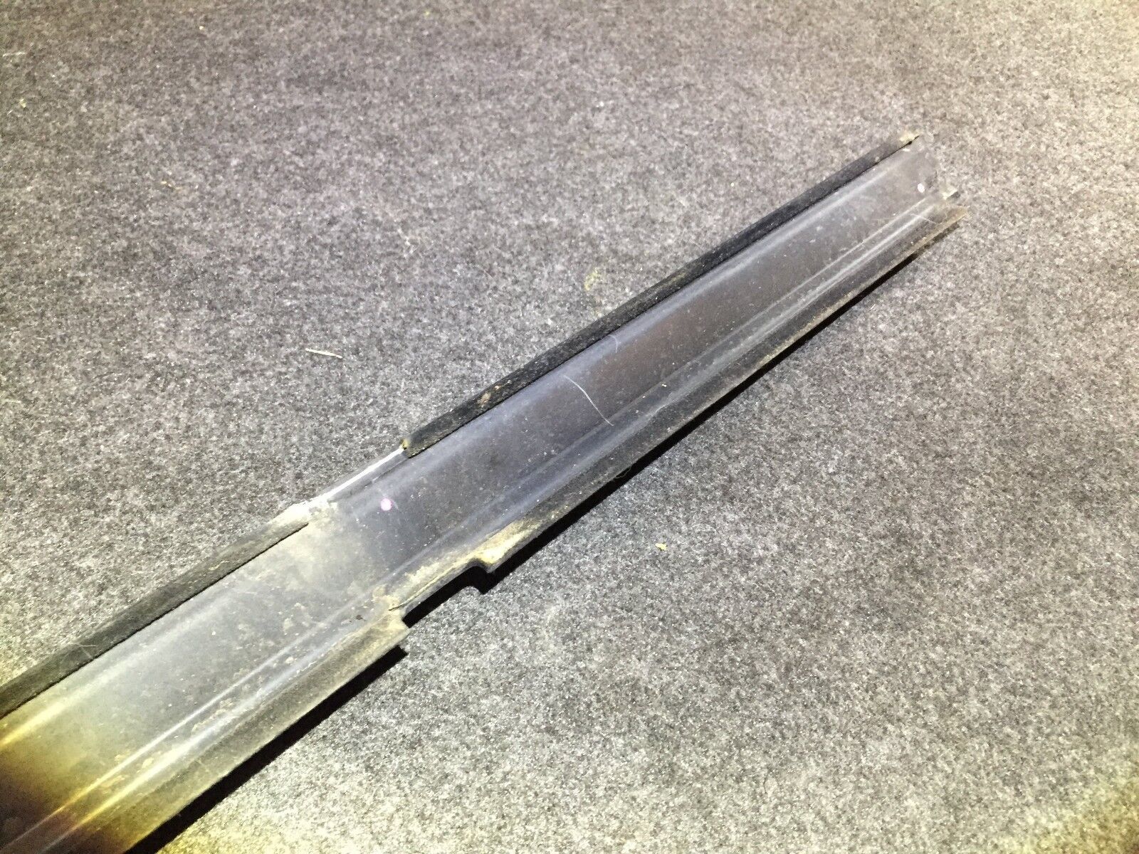 2004-2011 Lincoln Town Car Rear Left Door Window Exterior Trim Bezel Moulding OEM Replacement Part - Perfect for Car Restoration & Window Seal Repair