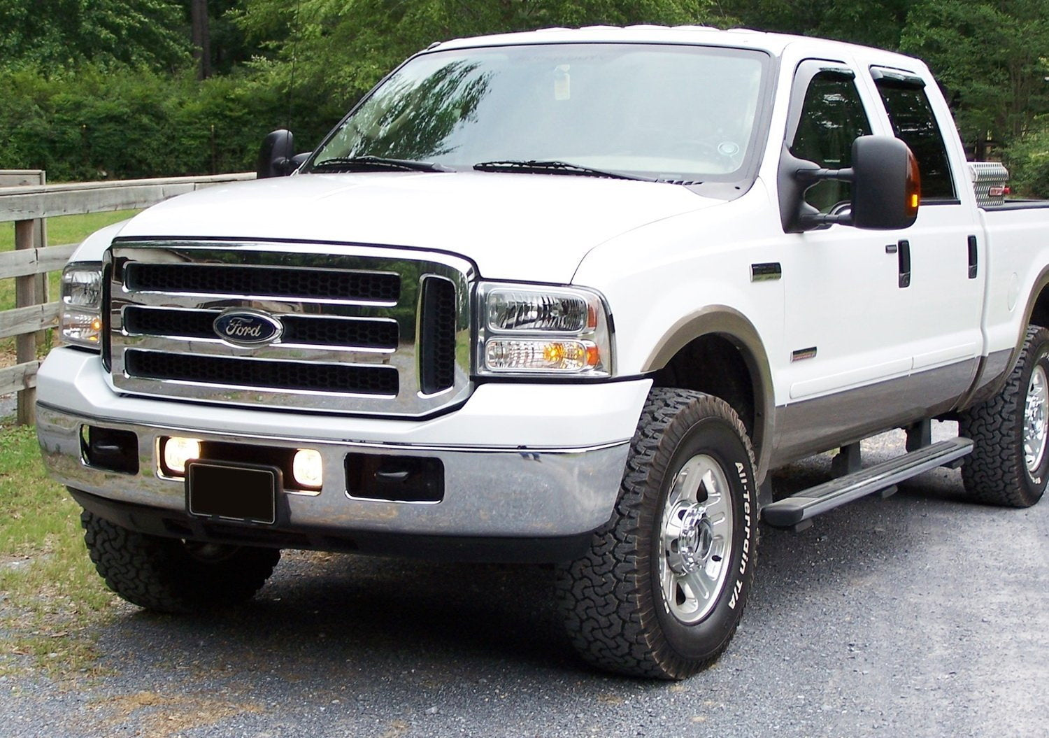 LED Projector Fog Lights with Halo Ring Bezel for Ford F-250/F-350 Super Duty Trucks - Durable Off-Road Lighting for Night Driving & Foggy Conditions