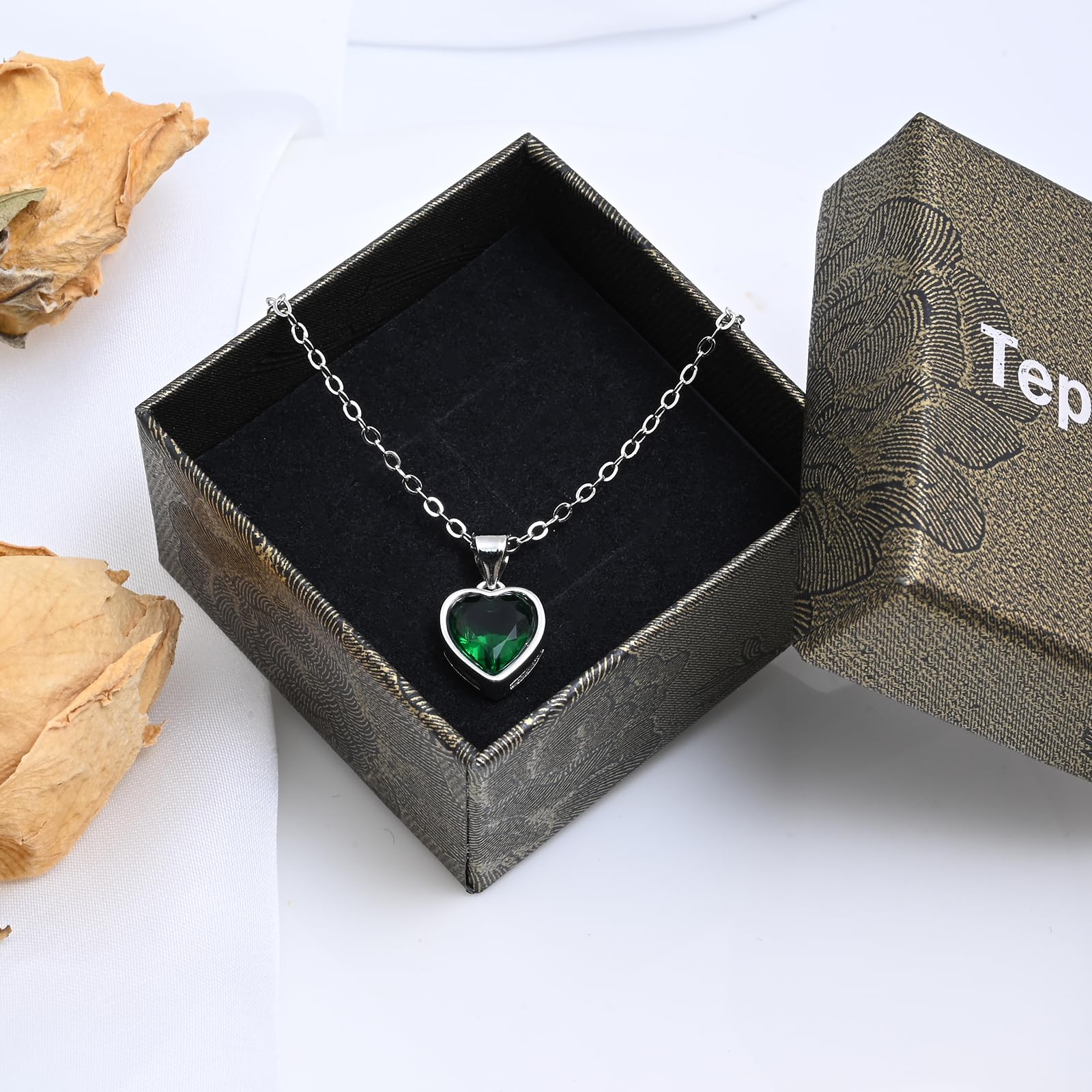 925 Sterling Silver Emerald Heart Pendant Necklace for Women - Handmade Green Birthstone Jewelry for Valentine's Day, Anniversary & Special Occasions | Elegant Gift for Girlfriend, Wife, Daughter