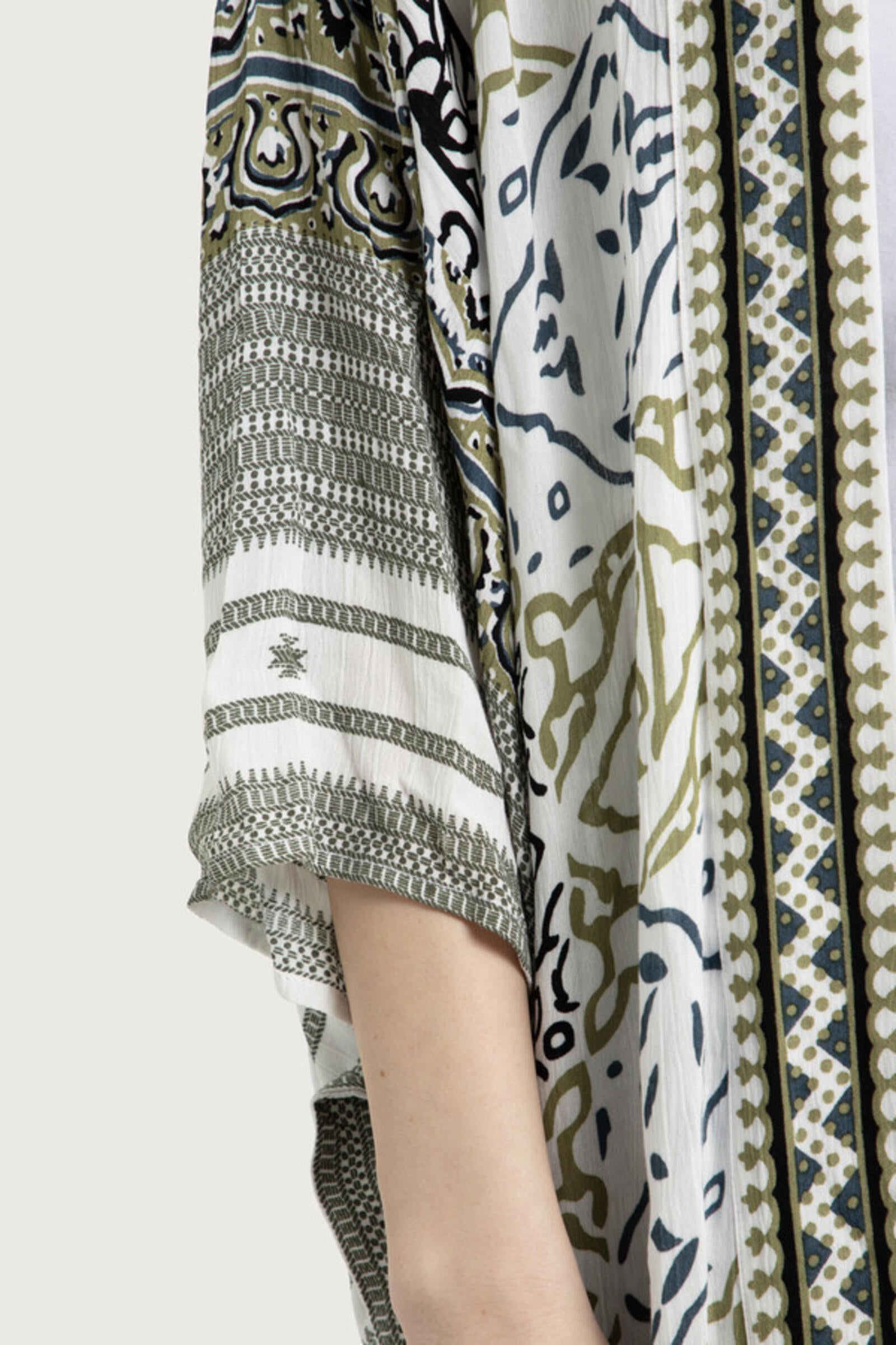 Stylish Mosaic Tile Pattern Kimono - Floral Japanese Robe for Women | Perfect for Loungewear, Yoga & Spa Days