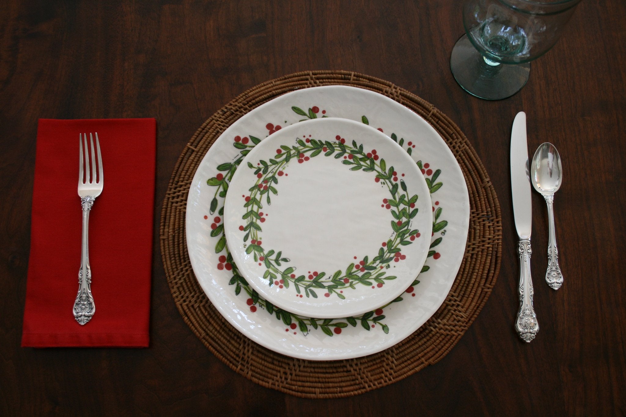Christmas Wreath Dinner Plates & Serving Dishes - Holiday Tableware Set for Festive Dining & Christmas Party Decorations