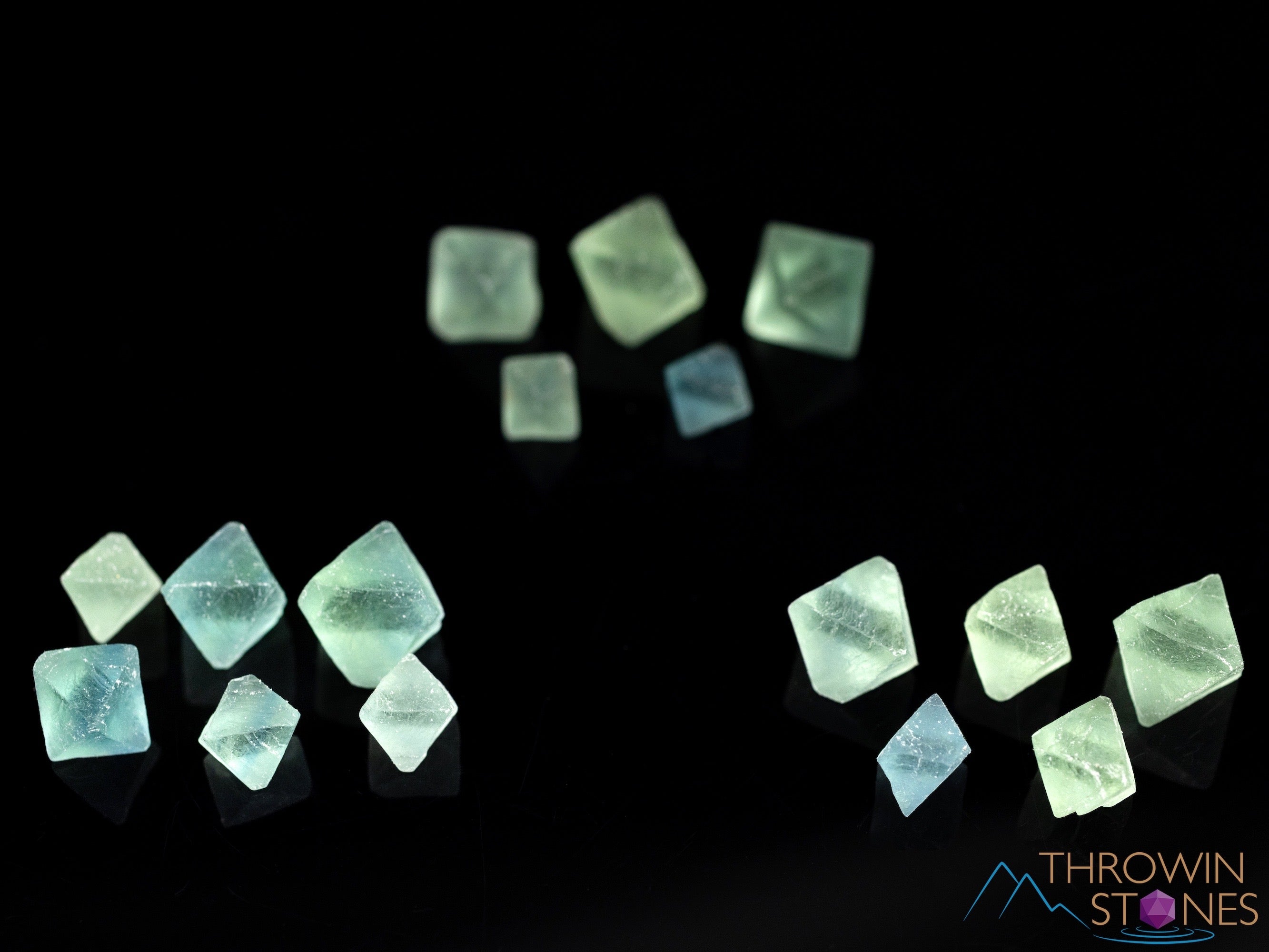 Natural Raw Green Fluorite Crystal Octahedron - Healing Stone for Meditation, Chakra Balancing & Energy Cleansing | Metaphysical Home Decor, Raw Rocks & Minerals Collection | Perfect for Yoga Spaces, Altars & Spiritual Gifts (E0559)