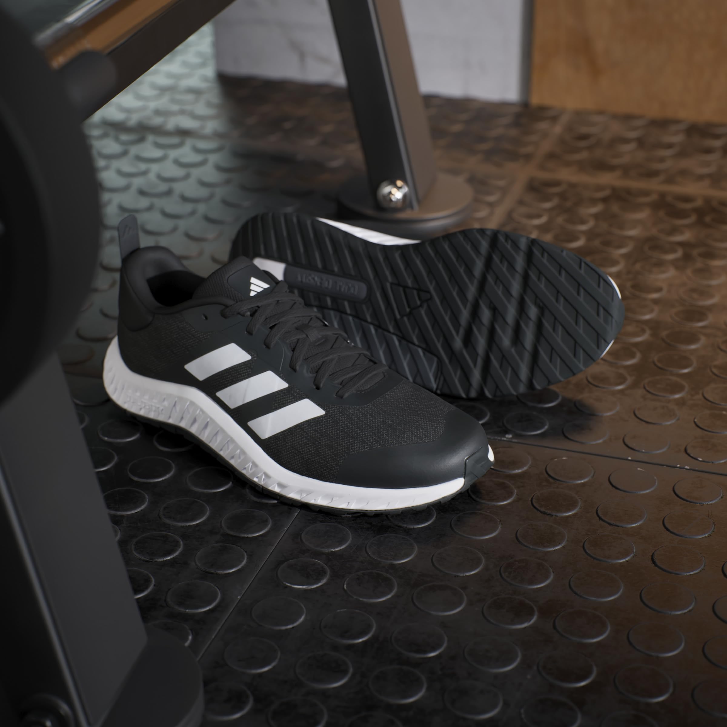 adidas Unisex-Adult Everyset Training Sneakers - Lightweight Gym Shoes for Men & Women - Perfect for Running, Workouts & Casual Wear