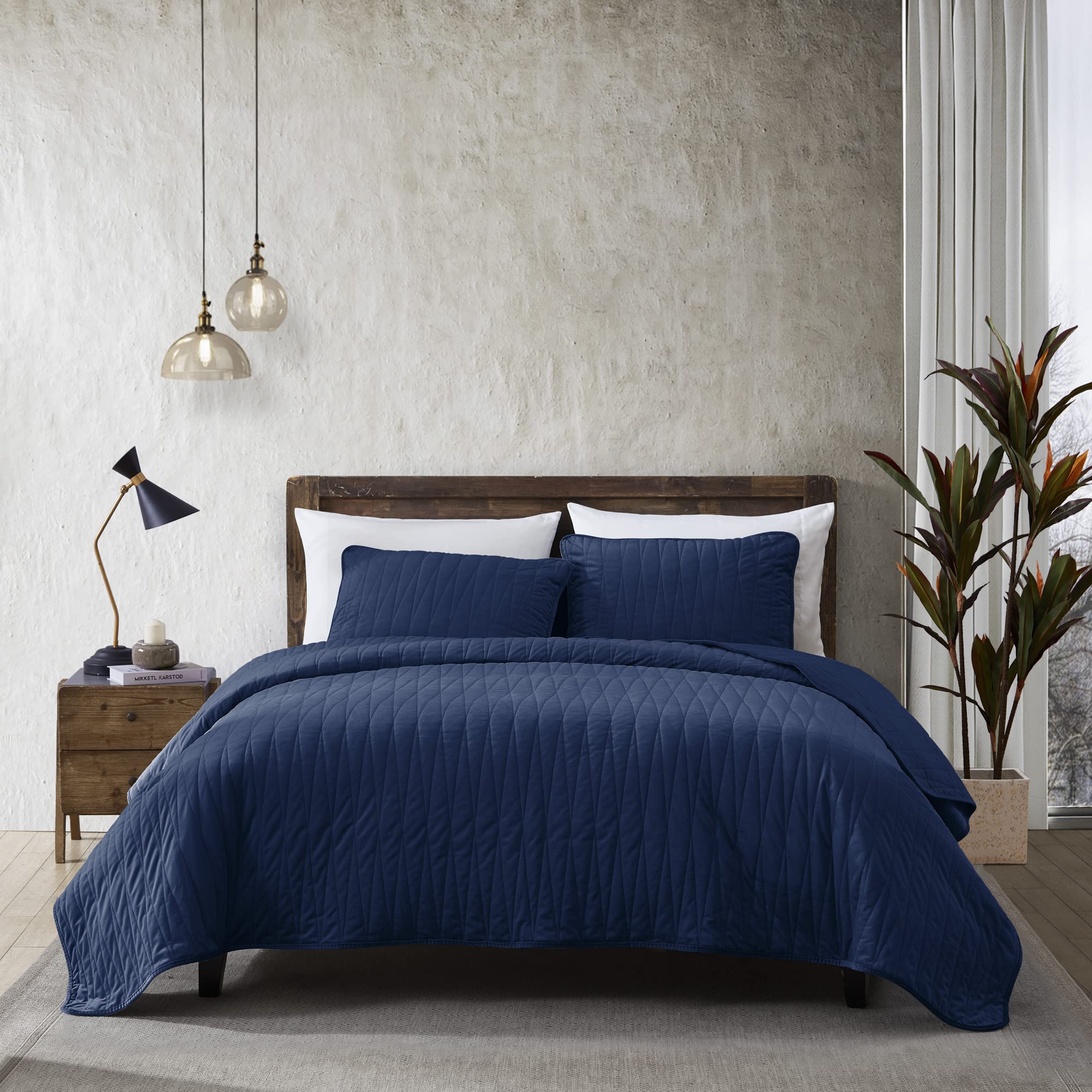 Brielle Home Premium Heavy Velvet Quilt Set with Cotton Backing - King Size Navy Blue Luxury Bedding for Winter - Perfect for Master Bedroom, Guest Room & Cozy Nights