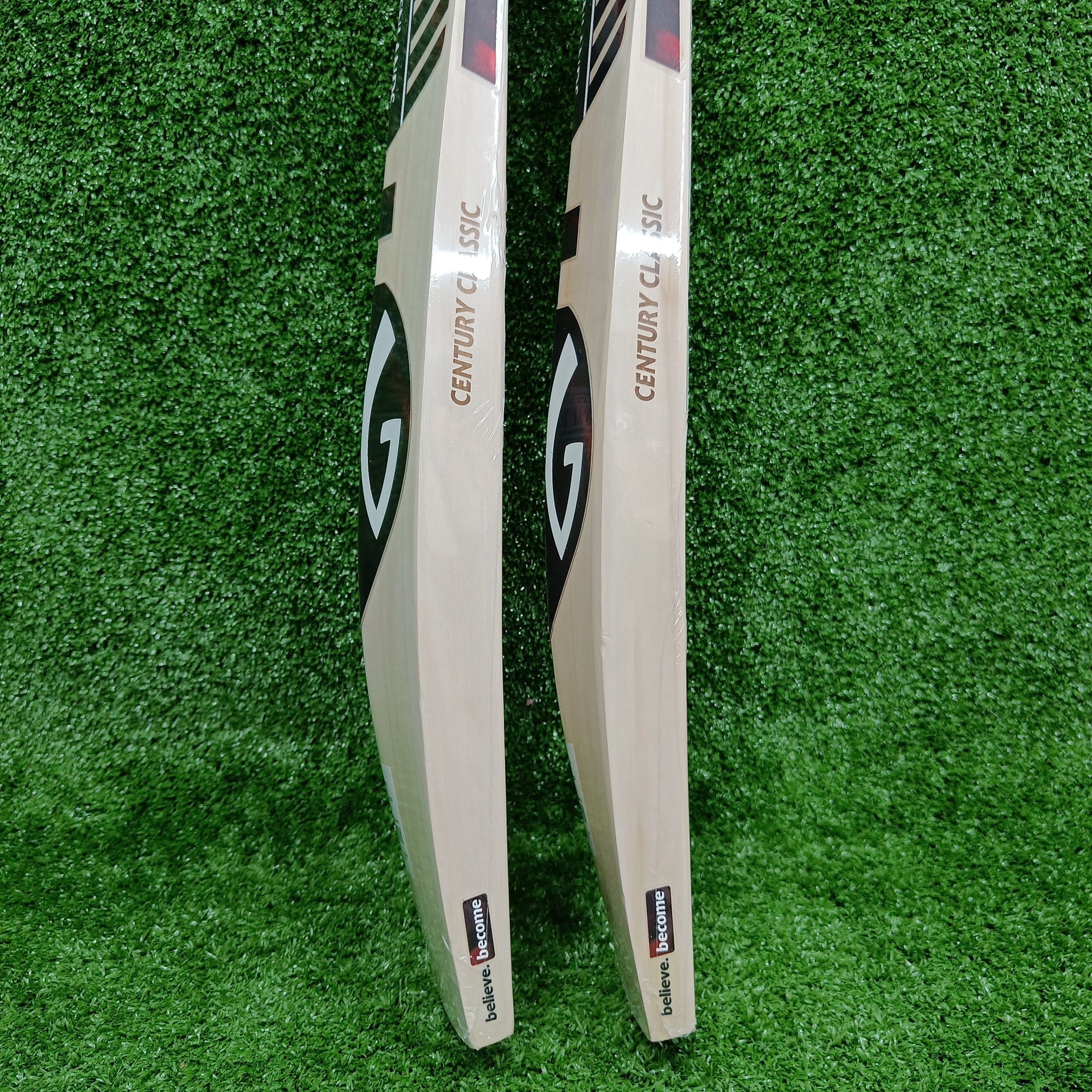 SG Century Classic Junior English Willow Cricket Bat - Lightweight & Durable for Youth Players - Perfect for Practice, Matches & Training Sessions