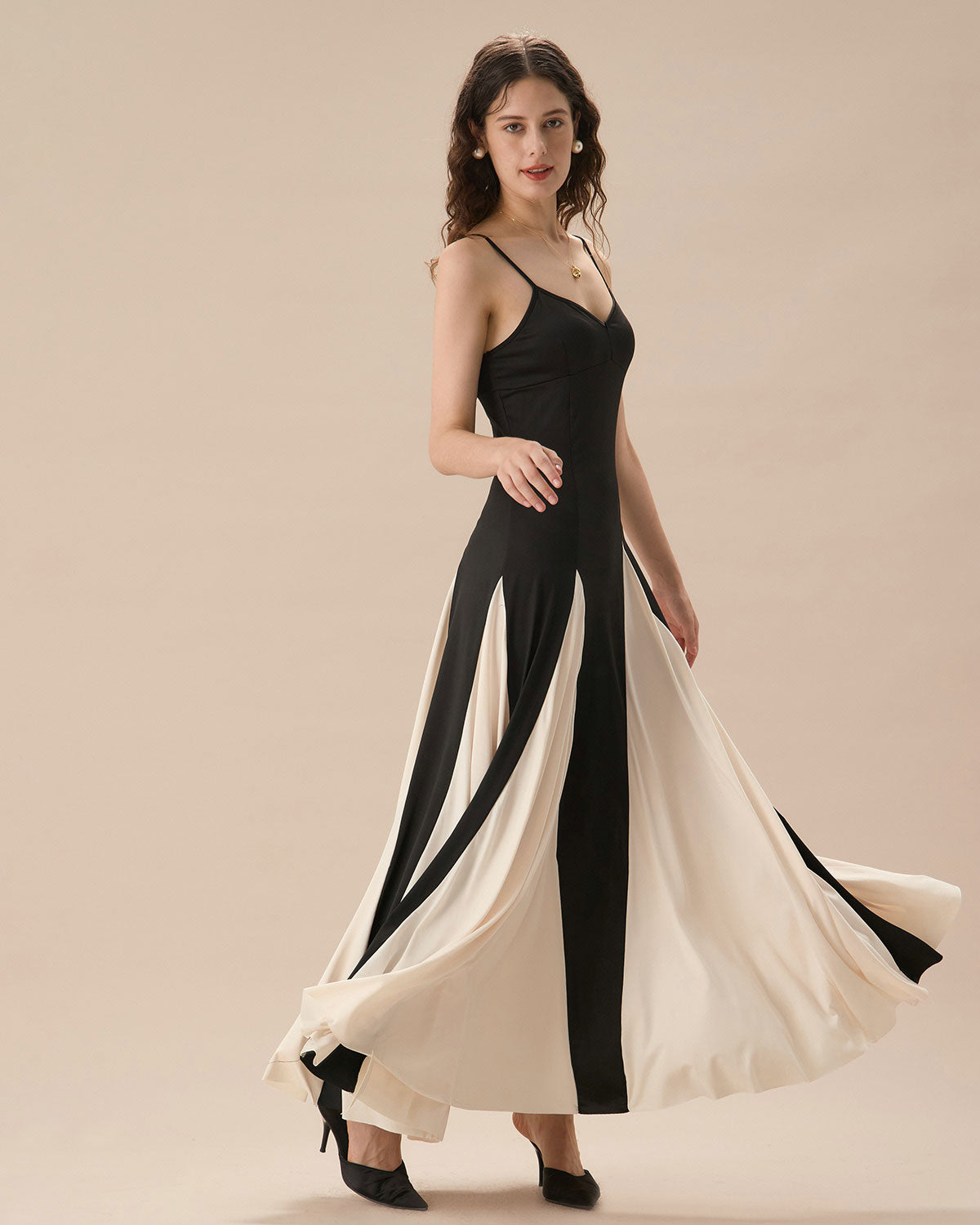 Elegant Black and White Pleated Maxi Dress for Women - Perfect for Evening Parties, Weddings & Summer Vacations