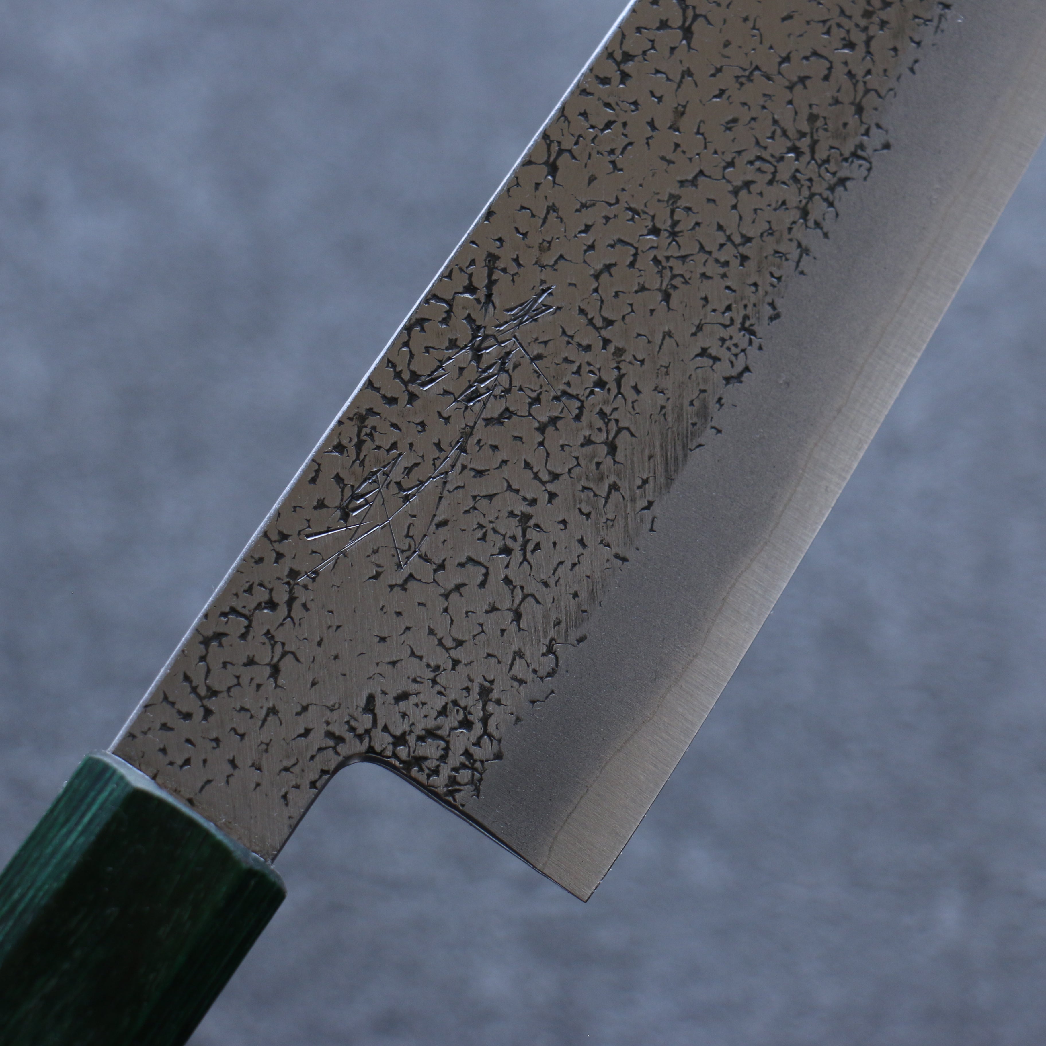 Seisuke Blue Super Hammered Bunka Knife 185mm - Walnut Handle with Double Green Pakka Wood - Japanese Kitchen Knife for Slicing, Dicing, and Chopping Vegetables, Meat, and Fish - Perfect for Home Chefs and Professional Cooks