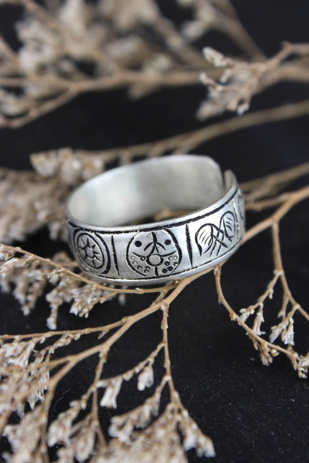 Adjustable 8 Auspicious Ring - Lucky Charm Jewelry for Women & Men - Perfect for Gifts, Meditation & Spiritual Protection