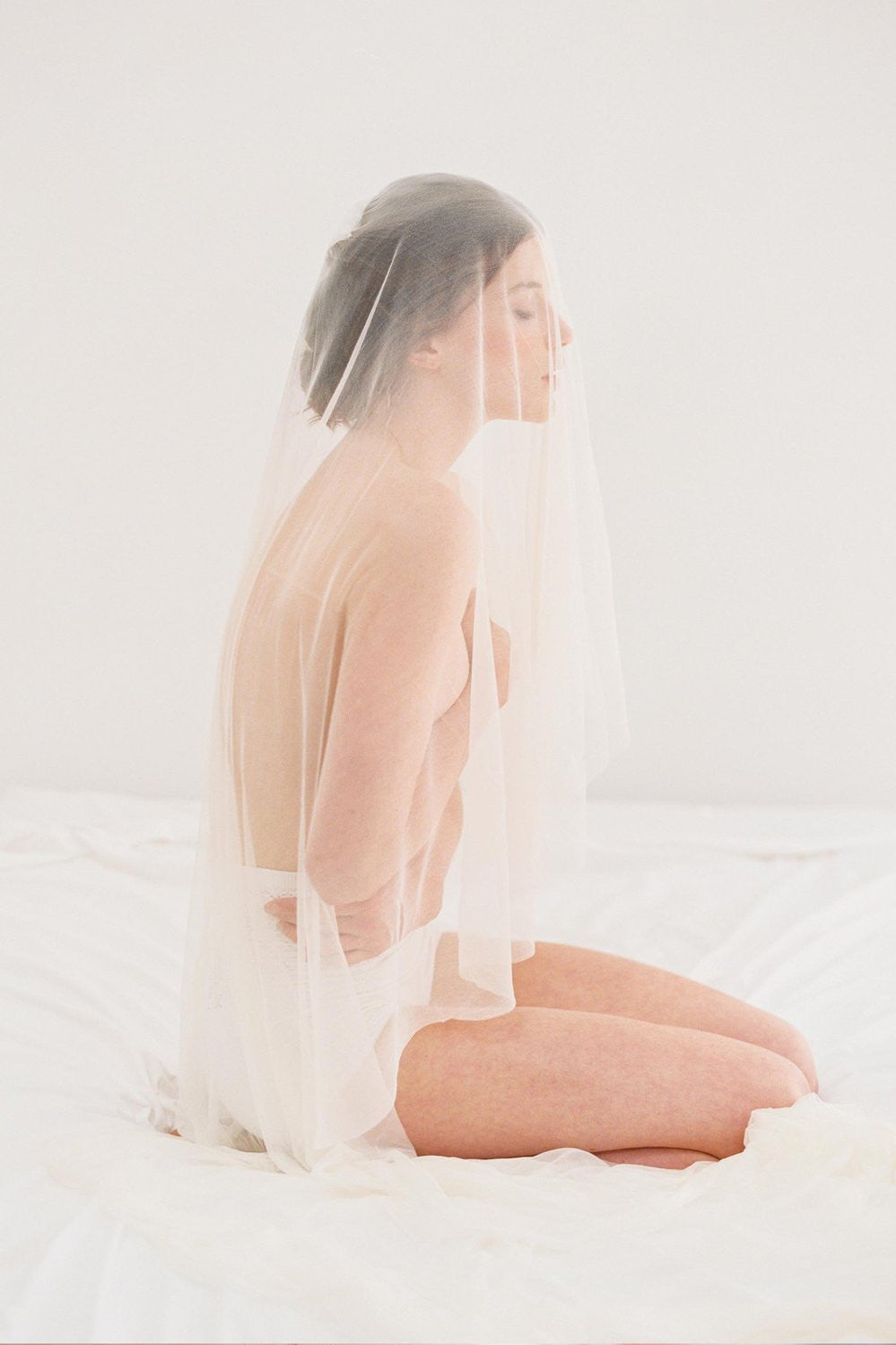 Ivory or Off White Silk Tulle Wedding Veil – Elegant Bridal Accessory for Church Ceremony & Outdoor Photography