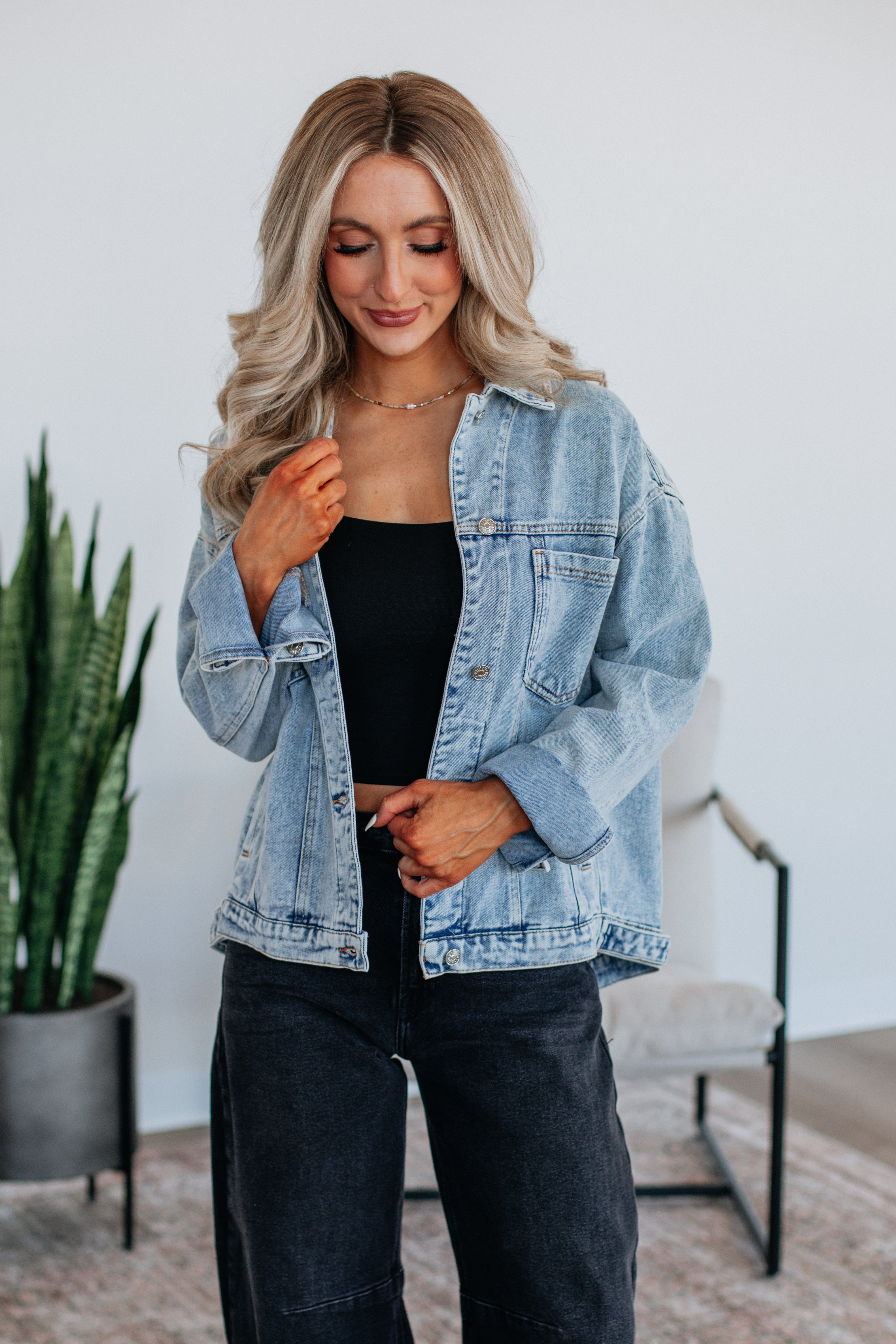 Jessi Denim Jacket Women's Light Wash Distressed Vintage Style - Perfect for Casual Outfits, Streetwear & Spring Layering