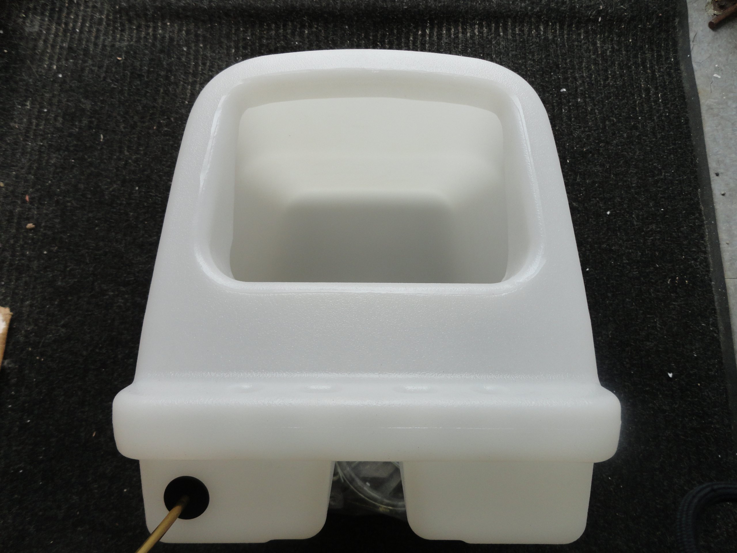 MC3500 Universal Shampoo Tank - 4 Gallon Capacity for Car Wash, Pet Grooming & Salon Use
