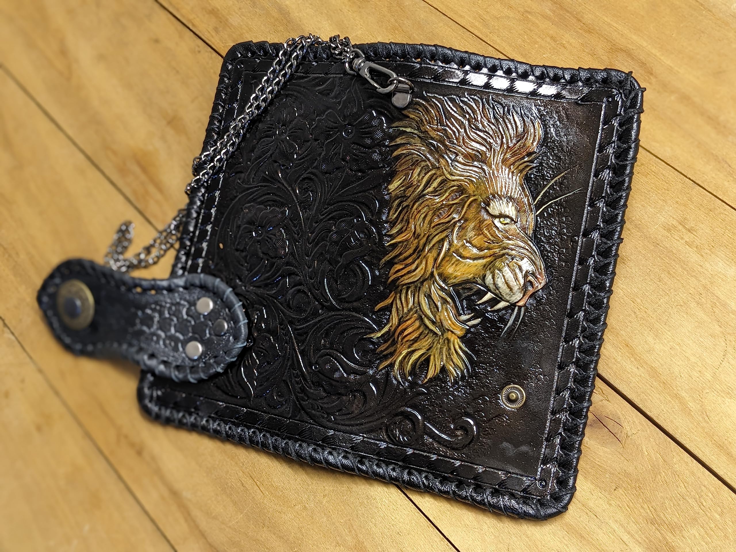 Men's 3D Genuine Leather Wallet - Hand-Carved Biker Wallet with Lion King Design, Custom Personalized Long Wallet for Men | Perfect for Motorcycle Riders, Gift Giving & Everyday Use