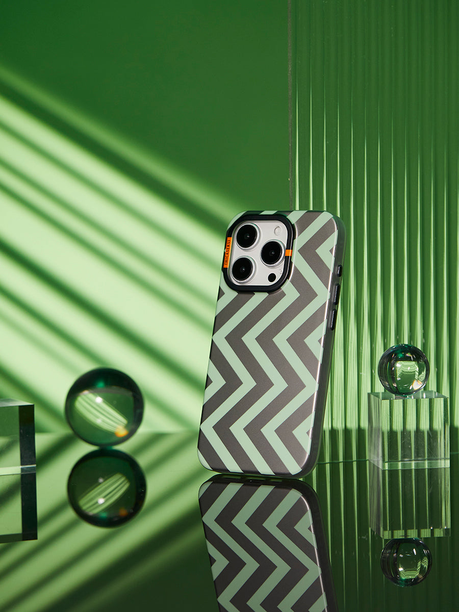 Fashionable Gold Wave Zebra Stripe Phone Case - Trendy Pale Sage Green Cover for iPhone & Samsung | Perfect for Street Style & Everyday Use