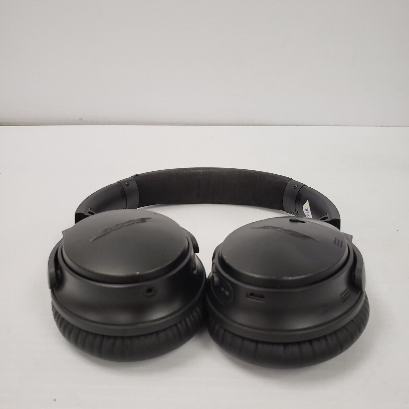 Bose 425948 Wireless Bluetooth Headphones with Noise Cancelling - Perfect for Travel, Work, and Gym Use