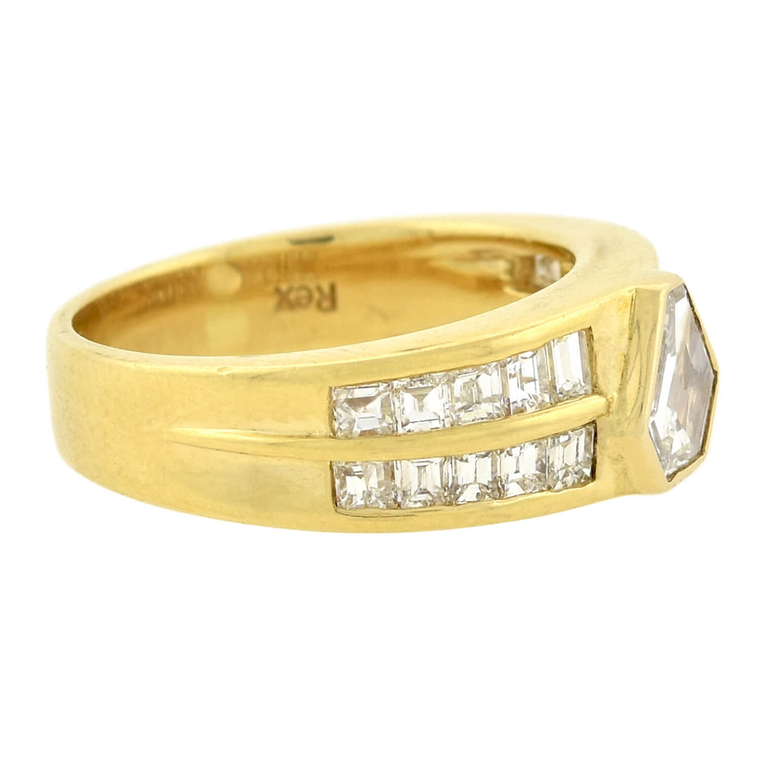14Kt White Gold 0.60ct Kite-Shaped Diamond Engagement Ring with 1.60ctw Total Weight - Perfect for Wedding Proposals, Anniversary Gifts & Special Occasions