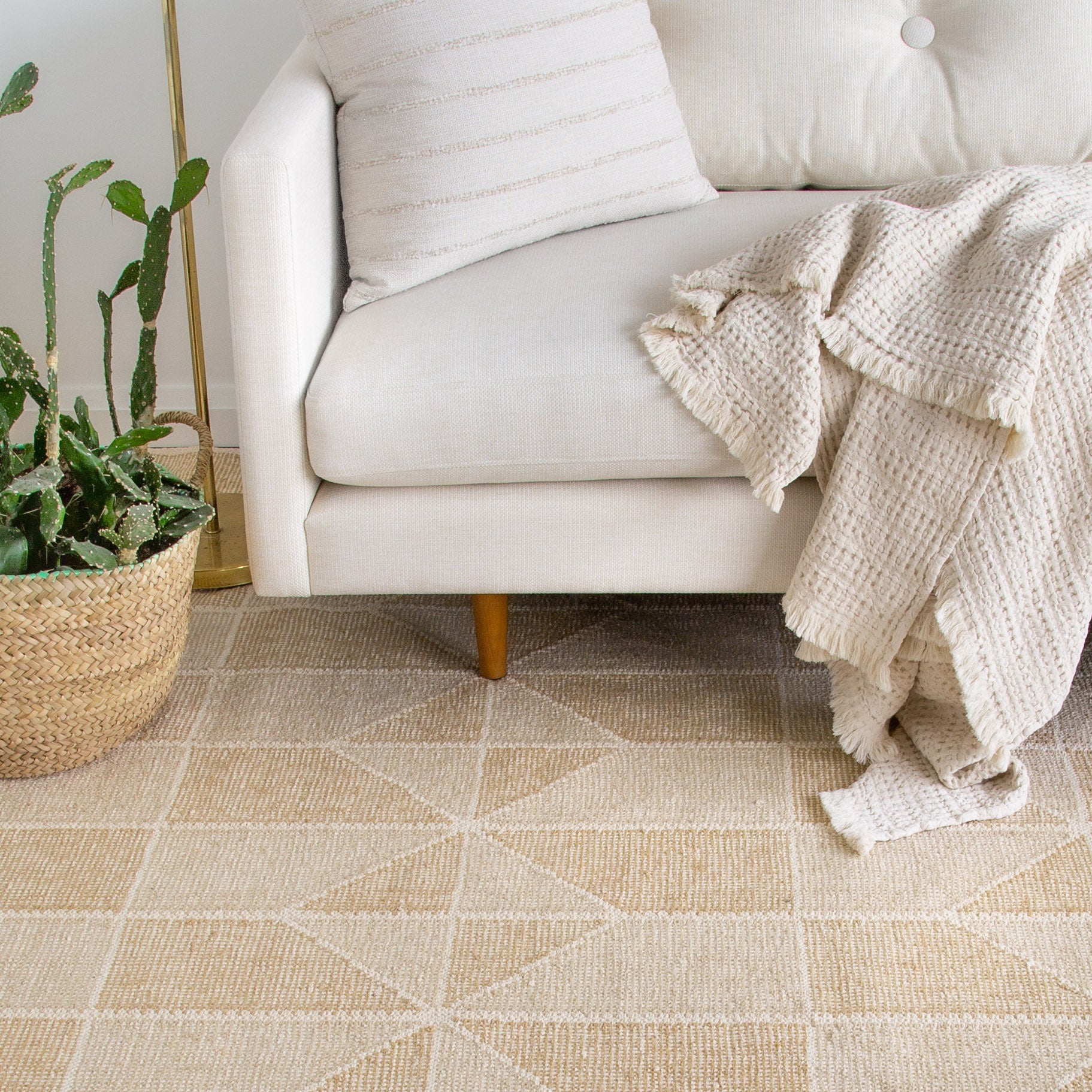 Ojai Wheat Loom Knotted Cotton Rug - Handmade Dash & Albert Area Rug for Living Room, Bedroom & Boho Decor | Soft & Durable Natural Fiber Floor Covering
