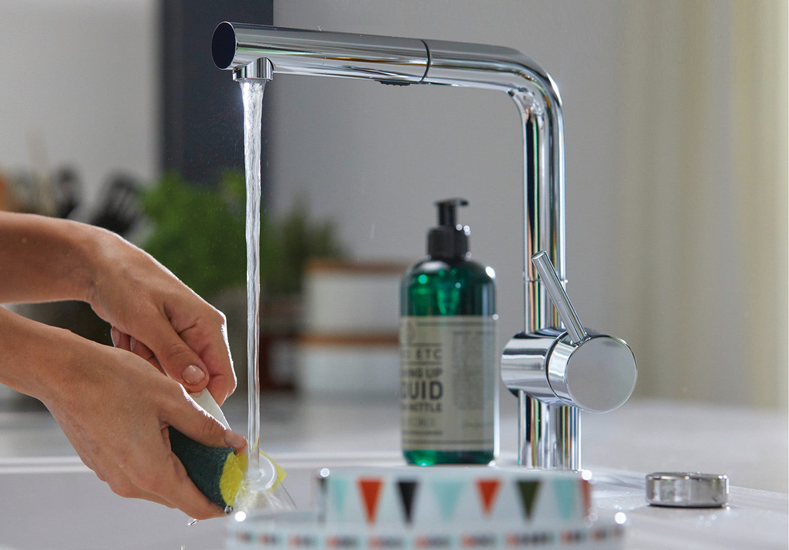 Blanco Linus Pull-Out 1.5 GPM Low Flow Kitchen Faucet - Water-Saving Design for Modern Home & Commercial Use