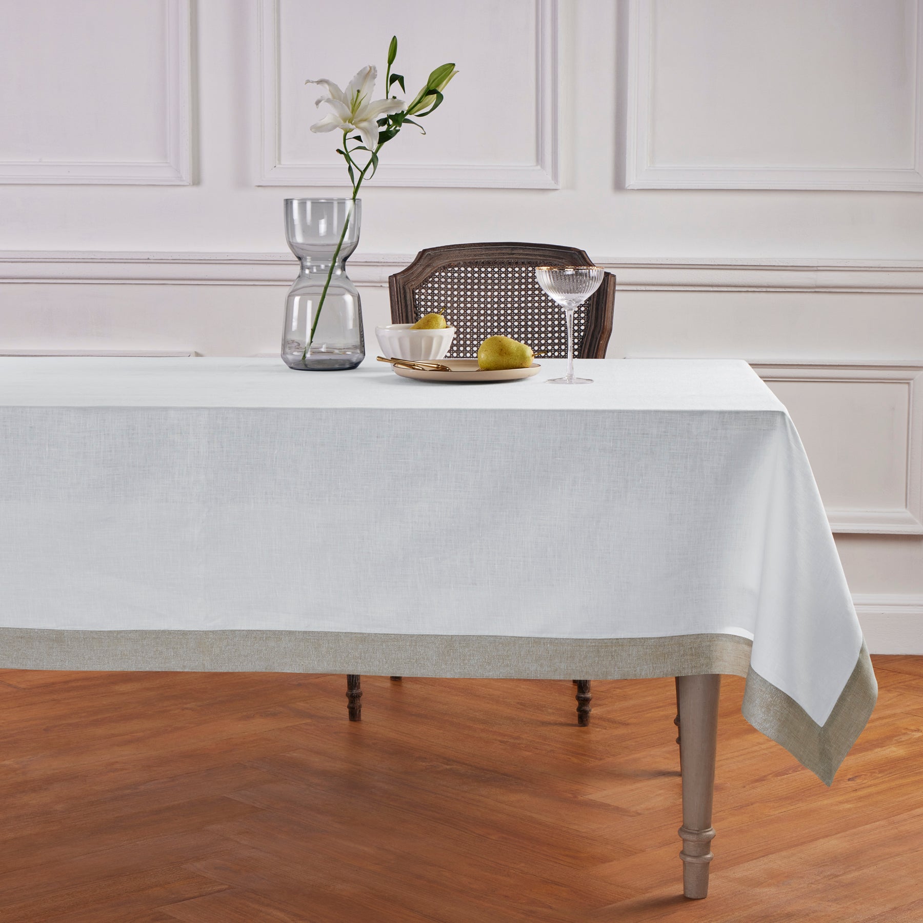 Festive Edge Tablecloth - Elegant Holiday Dining Decor for Christmas, Thanksgiving & Parties - Waterproof & Wrinkle-Resistant
