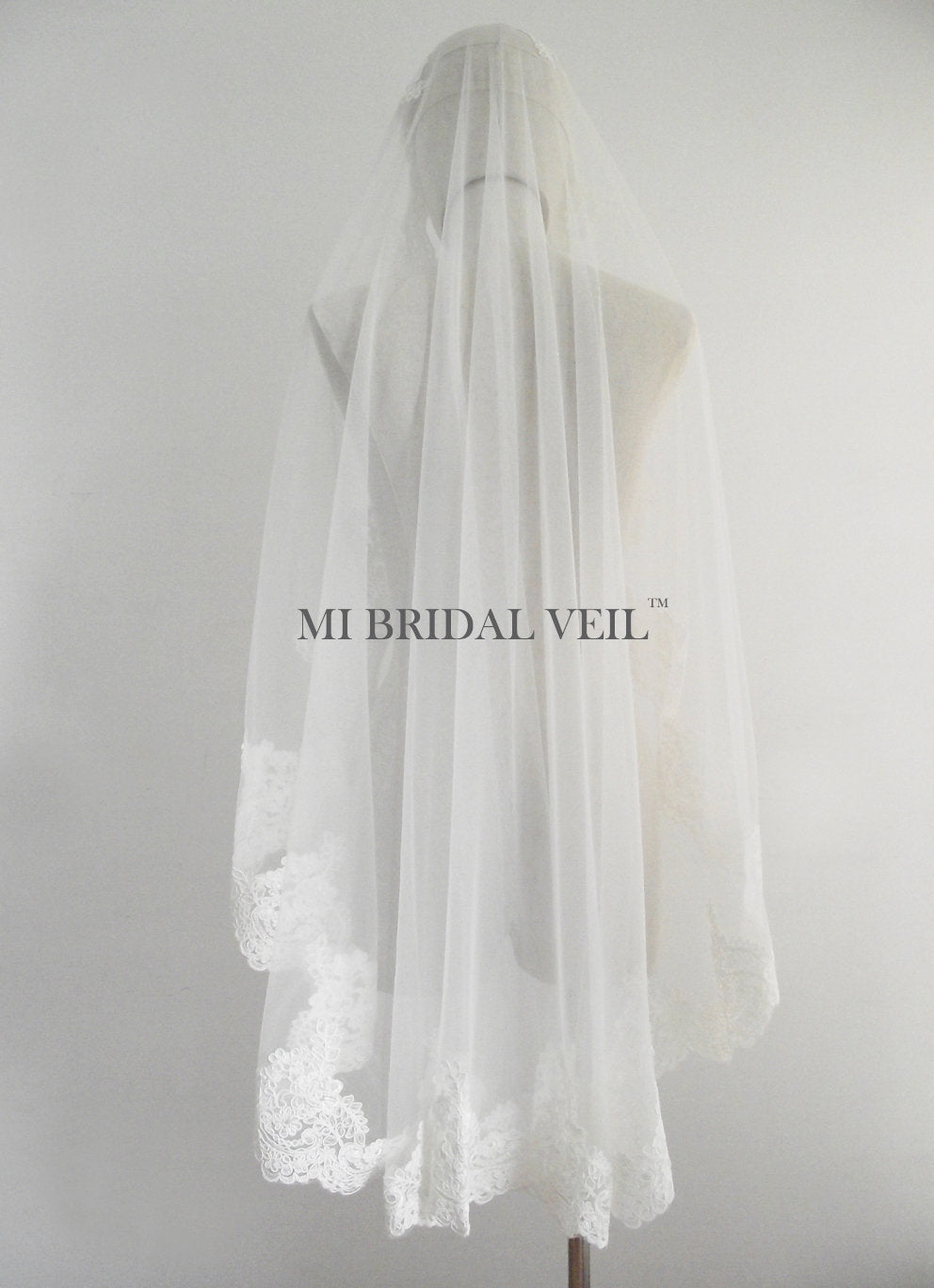 Elegant Mantilla Lace Veil with Rose Design - Fingertip Length Bridal Wedding Veil for Church Ceremony & Romantic Photos