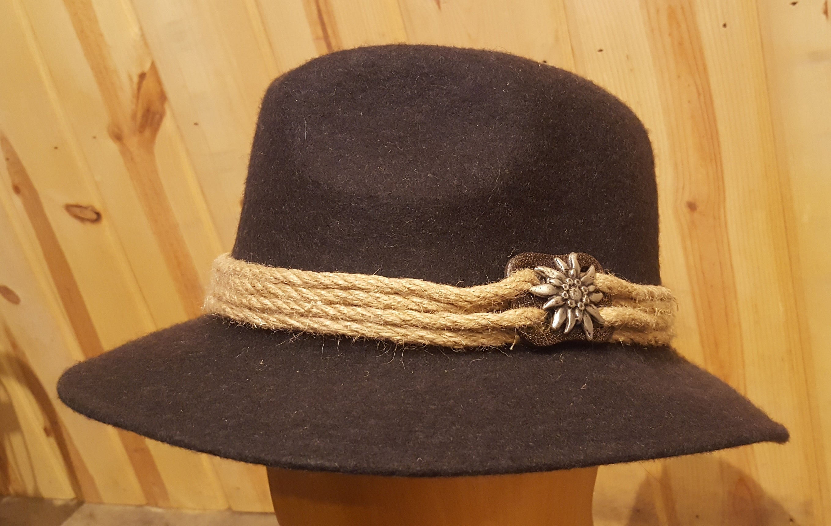 Authentic German Trachten Hat with Coin, Edelweiss, Antler Piece - Traditional Bavarian Oktoberfest Costume Accessory for Beer Festival, Halloween & Cultural Events