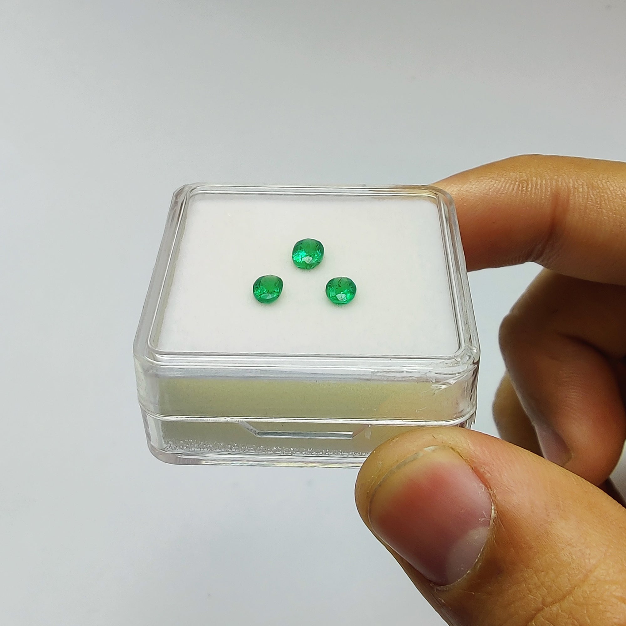 Natural Untreated Green Emerald Gemstone Set - 0.80cts Oval Cut (4.5*3.5mm & 5*4mm) - 3 Piece Collection for Jewelry Making, Engagement Rings & Gift Giving