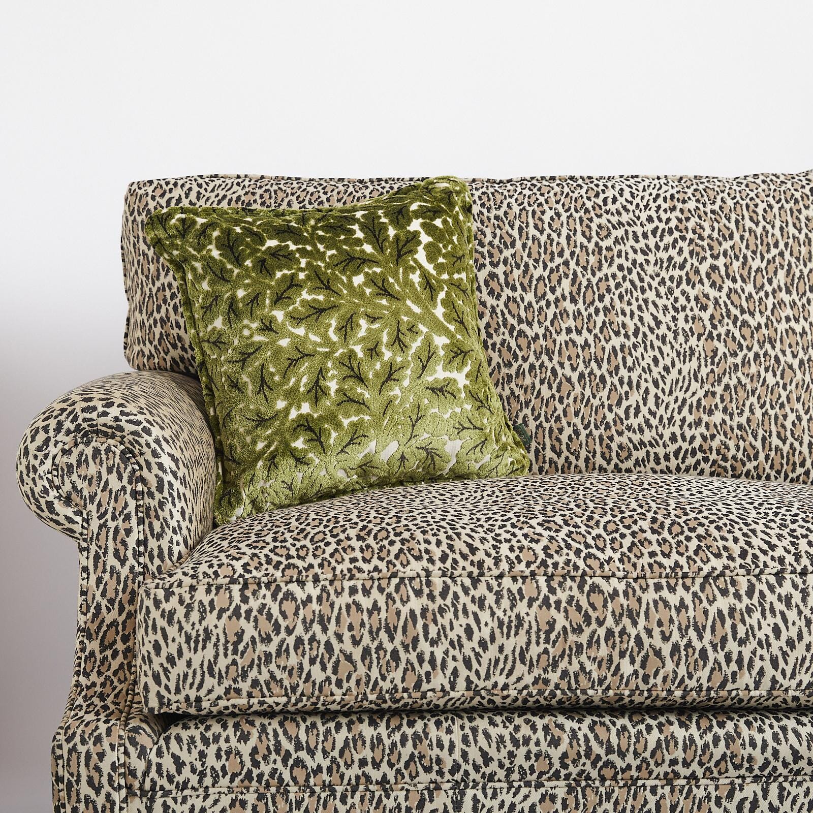 QUERCUS Medium Piped Velvet Jacquard Cushion - Evergreen Green Luxury Throw Pillow for Sofa, Bed & Home Decor