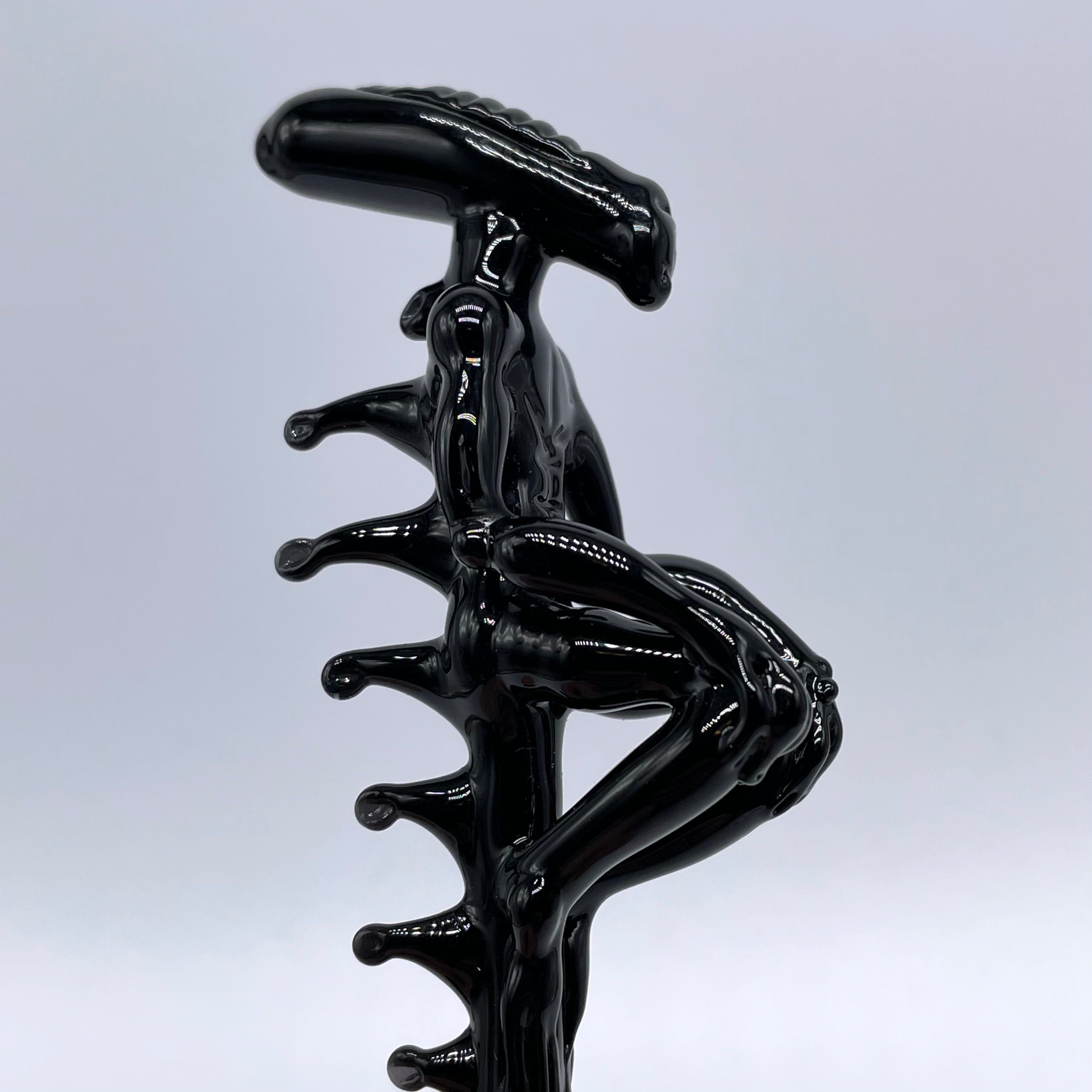Alien Xenomorph Movie Sculpture - Highly Detailed Collectible Figurine for Sci-Fi Fans & Home Decor | Perfect for Movie Themed Rooms, Gifts & Display