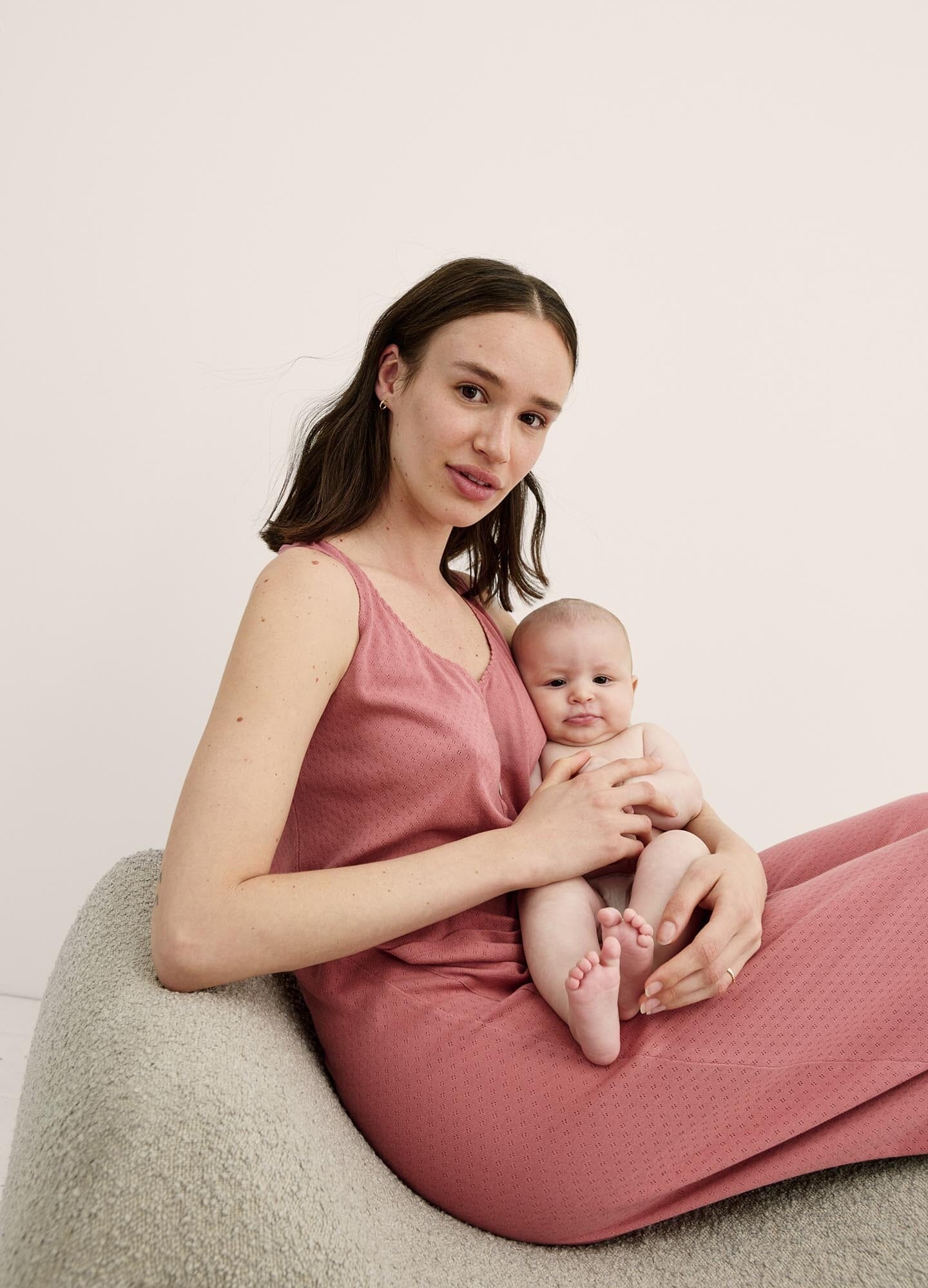 24/7 Feeding Jumpsuit for Nursing Moms - Comfortable & Convenient Baby Romper with Easy Access for Breastfeeding - Perfect for Daycare, Travel & Nighttime Feedings