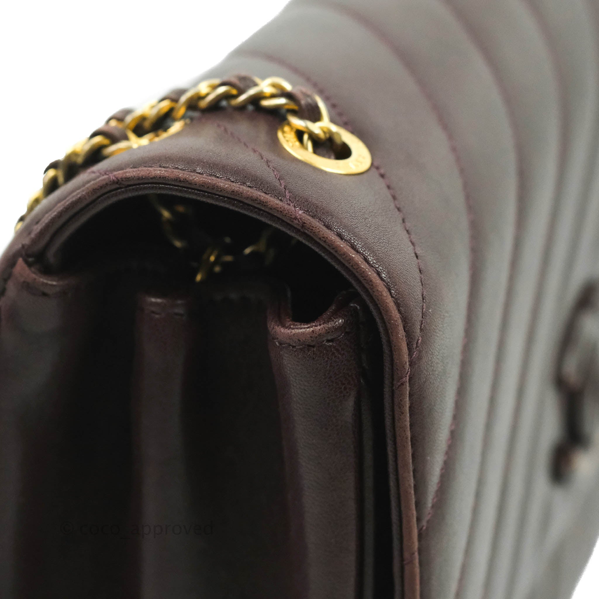 Chanel CC Signature Flap Bag in Diagonal Burgundy Calfskin with Aged Gold Hardware - Luxury Crossbody Purse for Women, Perfect for Date Night & Special Occasions