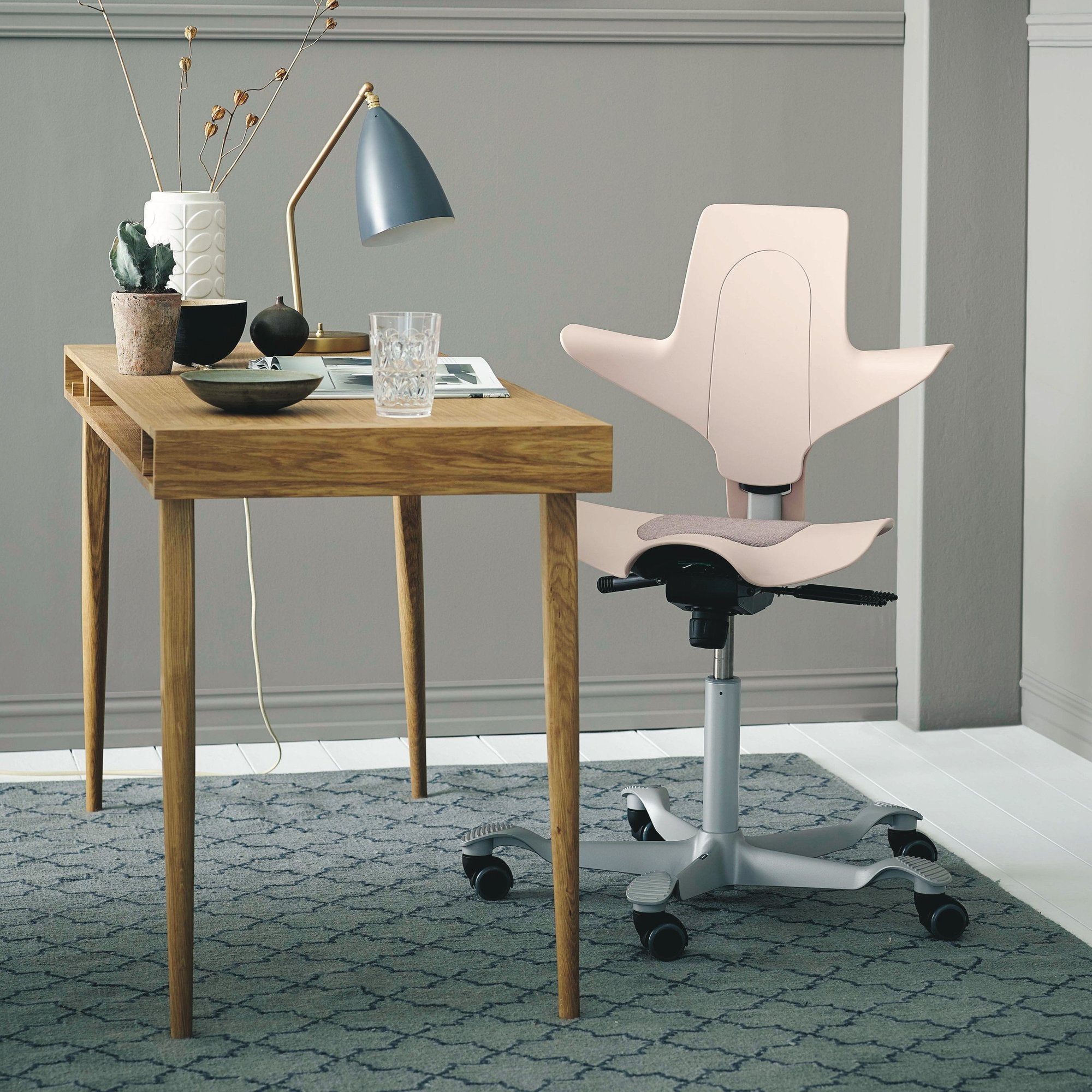 HÅG Capisco Puls 8010 Ergonomic Office Chair - Adjustable Height & Tilt for Home & Workspace - Perfect for Standing Desks, Gaming & Long Work Sessions