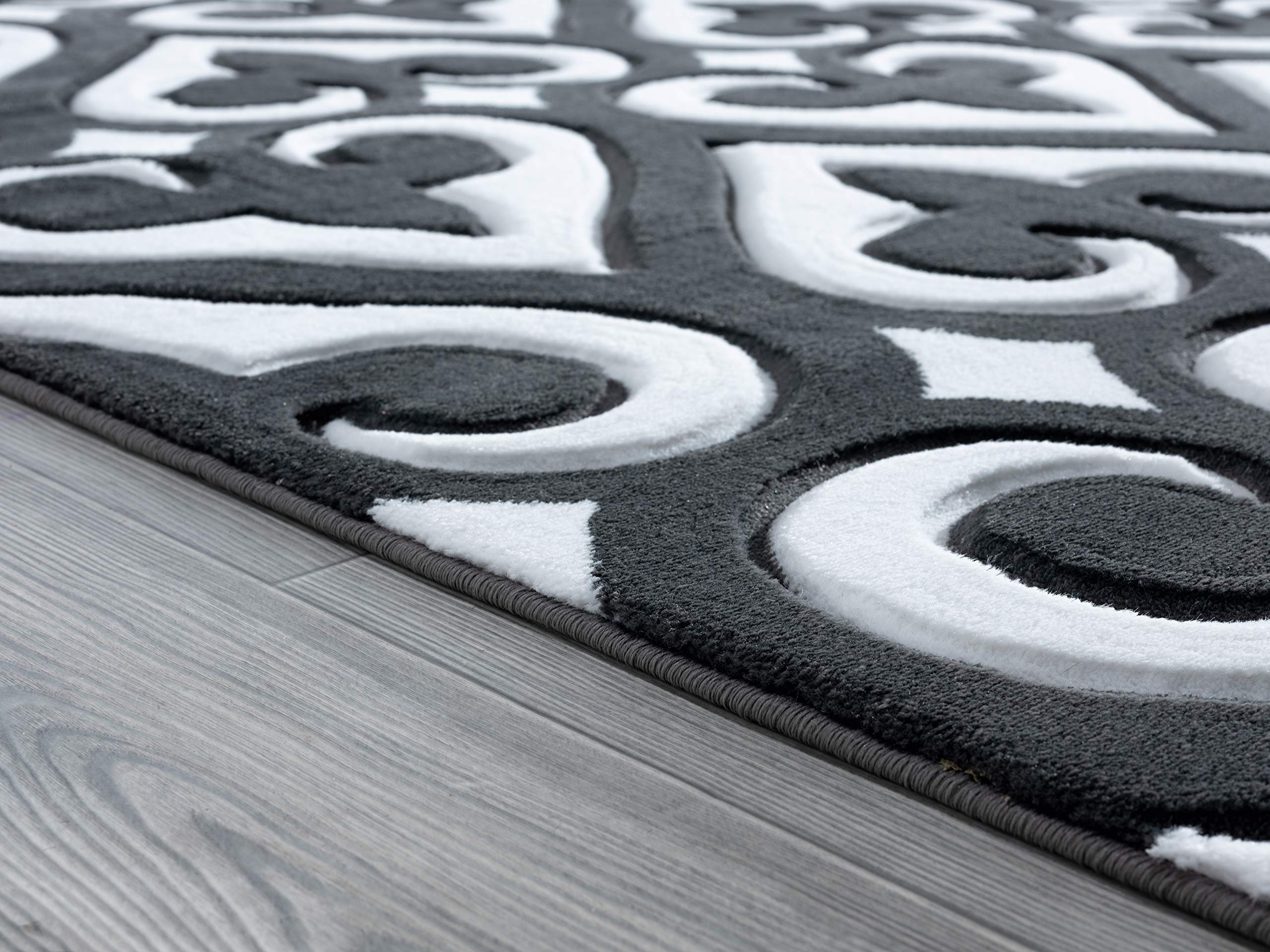 United Weavers of America Bristol Heartland Grey Round Area Rug 7'10