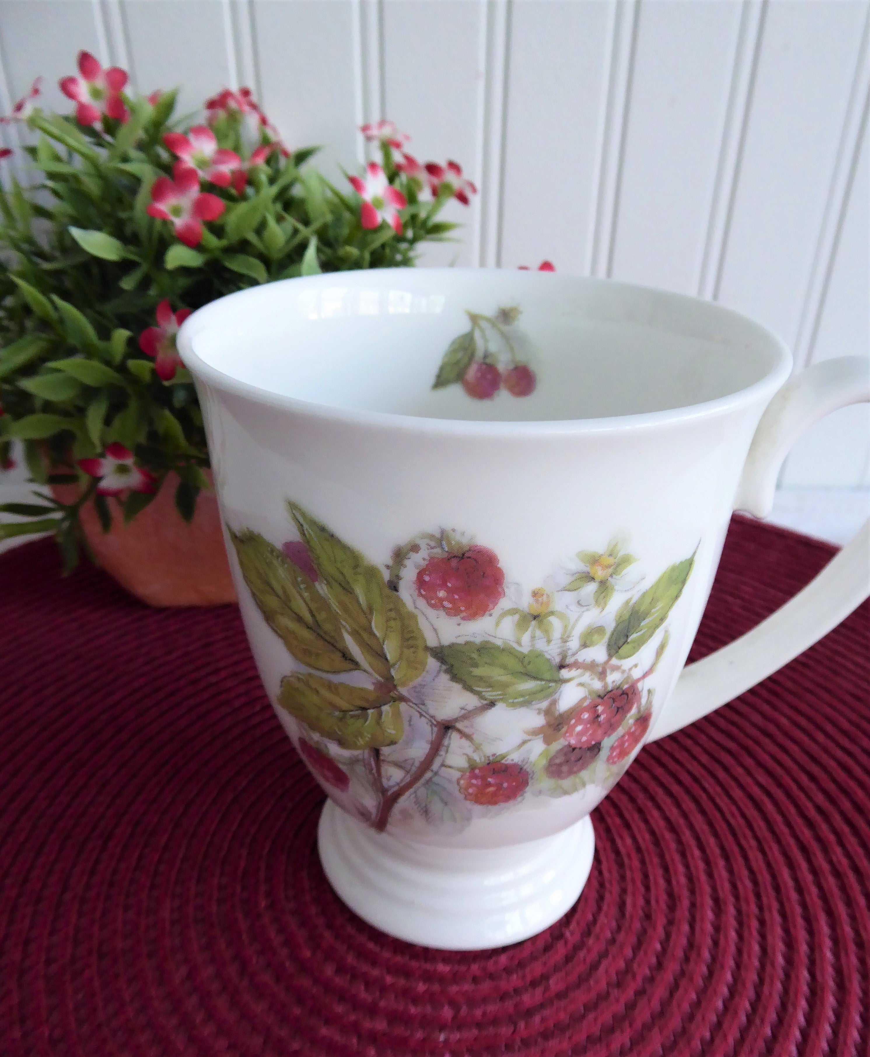 Royal Patrician Fruit Festival Raspberries England Bone China 9oz Pedestal Mug - Elegant Tea Cup for Afternoon Tea, Gift Giving & Home Decor