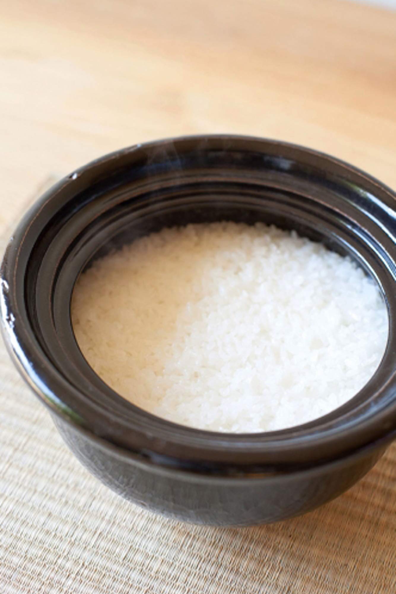 Premium Japanese Donabe Clay Rice Cooker - 2 Go (1200cc) Traditional Black Pot for Perfect Sticky Rice, Sushi & Hot Pot - Ideal for Home Cooking & Authentic Asian Meals