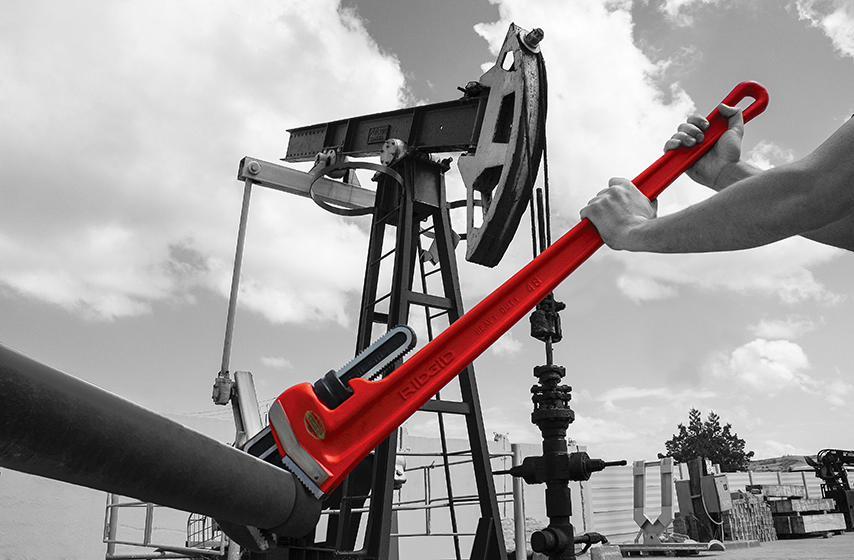 Ridgid 31010 10-Inch Heavy Duty Straight Pipe Wrench - Professional Plumbing Tool for Tightening and Loosening Pipes, Fittings, and Nuts