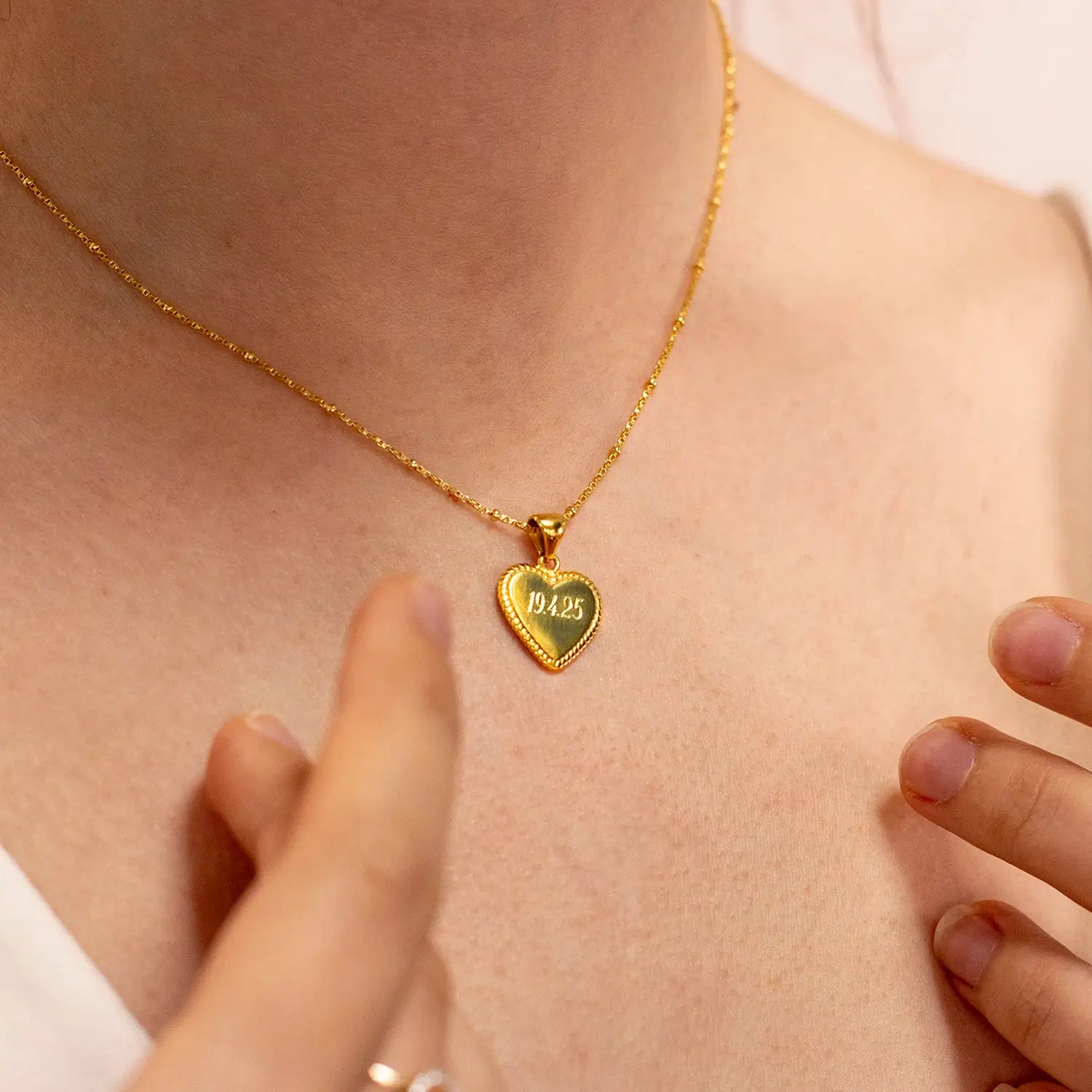 Personalized Engravable Heart Necklace in 14K Gold - Perfect Gift for Anniversary, Valentine's Day & Mother's Day | Elegant Jewelry for Women