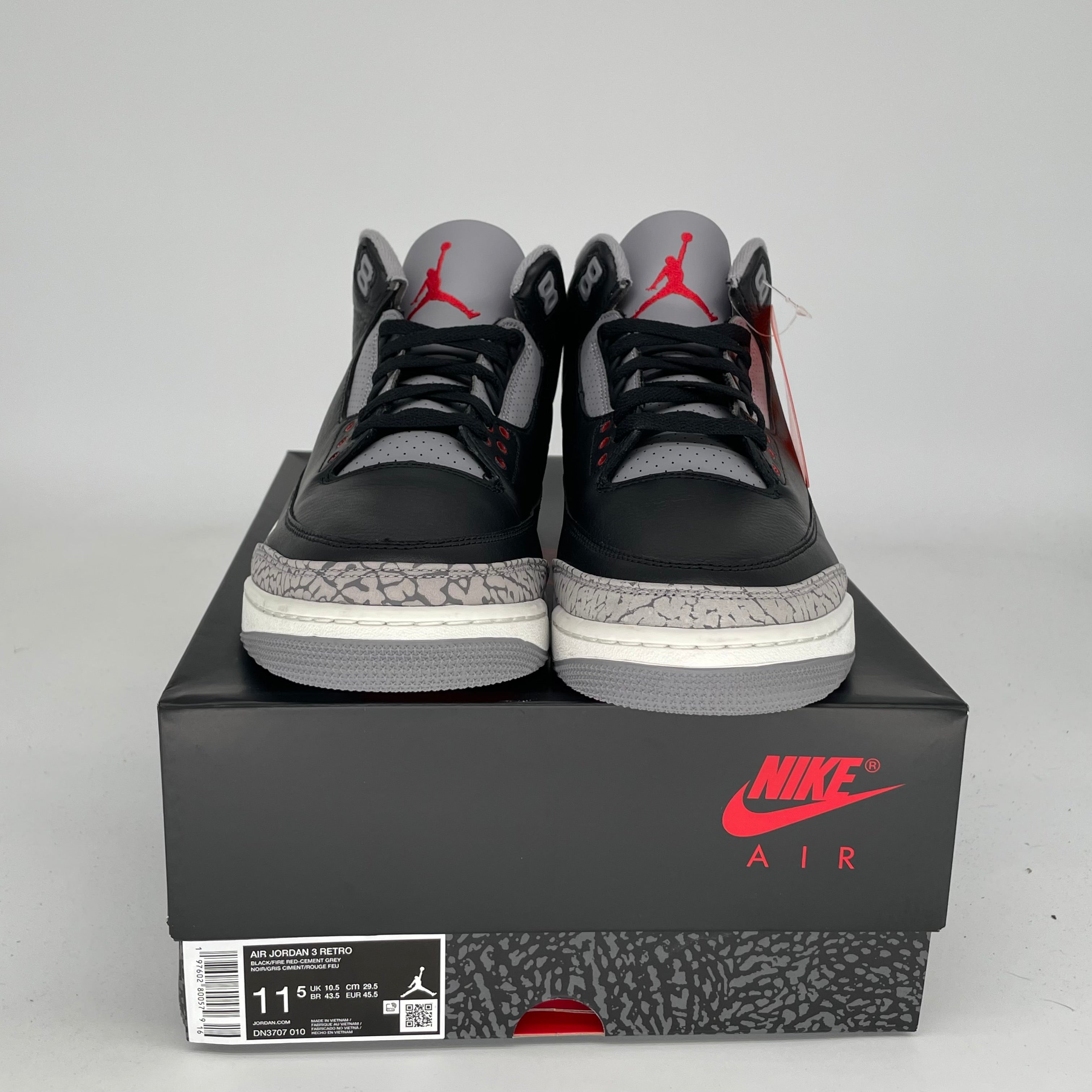 Original Title: AIR JORDAN 3 BLACK CEMENT SIZE 11.5 DN3707 010   Optimized Title: **Air Jordan 3 Retro Black Cement Men's Basketball Shoes Size 11.5 DN3707-010 - Stylish Sneakers for Streetwear & Casual Outfits**