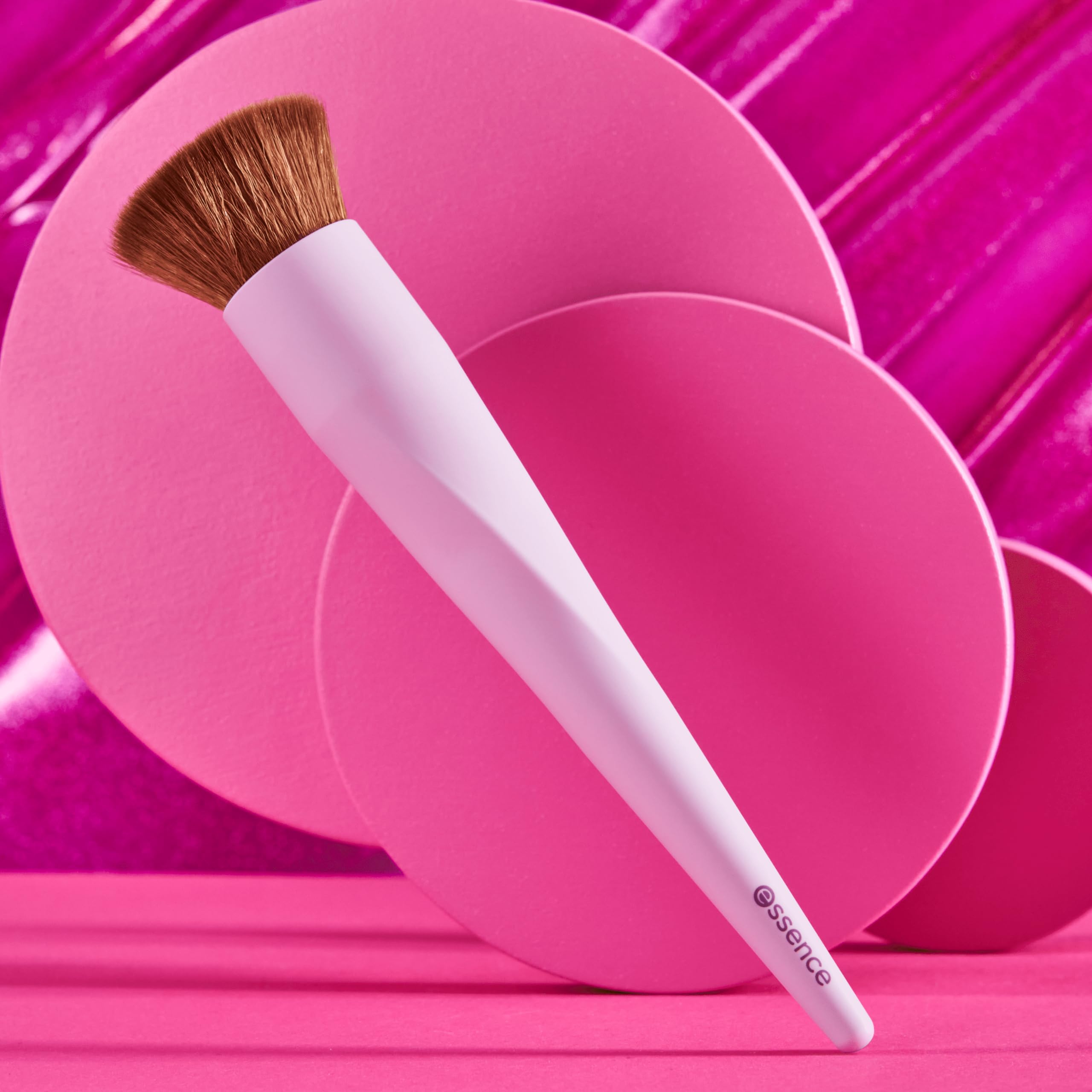 Essence Makeup Buffer Brush - Soft Kabuki Brush for Cream & Powder Foundation - Perfect for Flawless Blending & Airbrush Finish (Ideal for Daily Makeup & Professional Use)