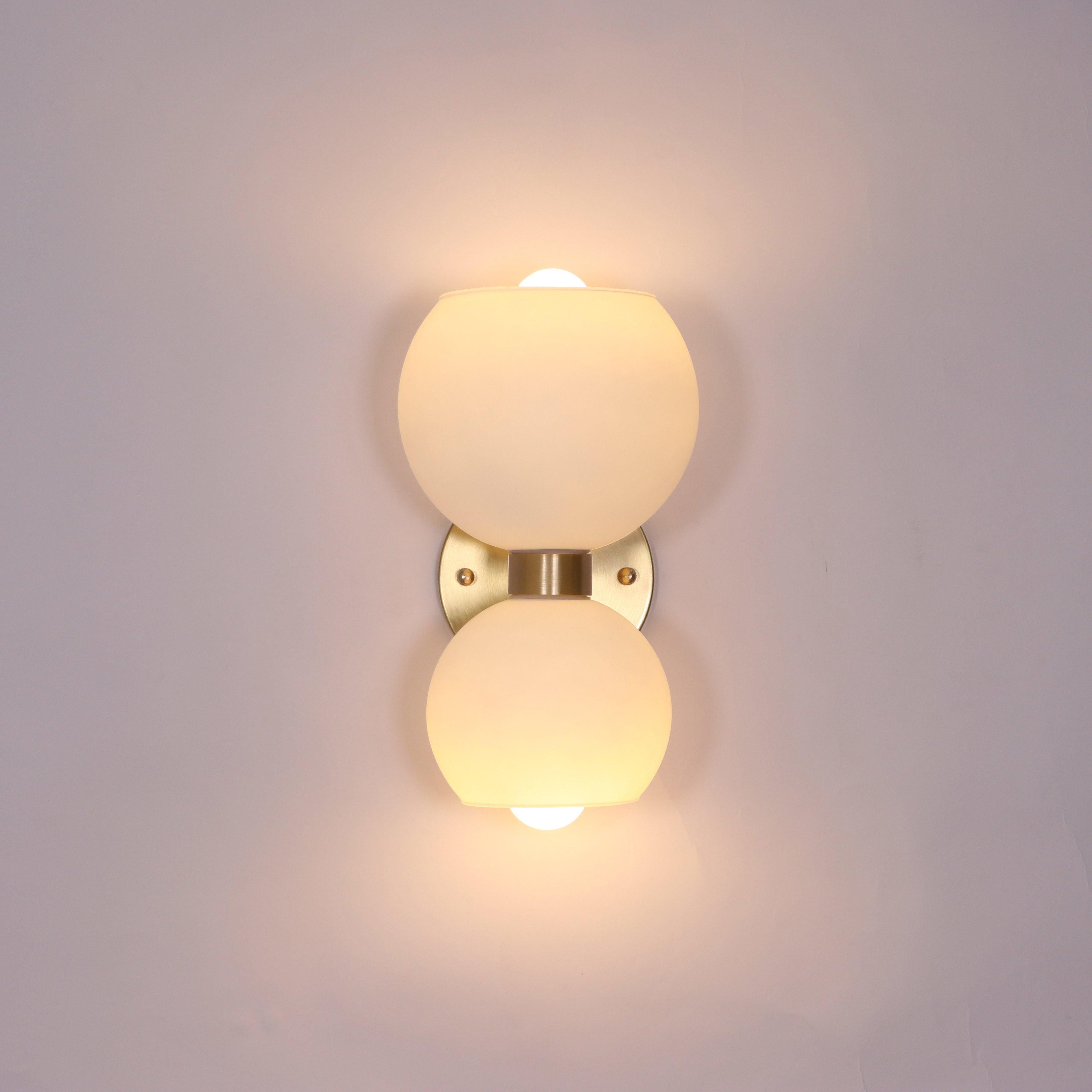 Stylish Betty's Wall Lamp - Modern LED Sconce Light for Bedroom, Living Room & Hallway - Energy Efficient Home Decor Lighting